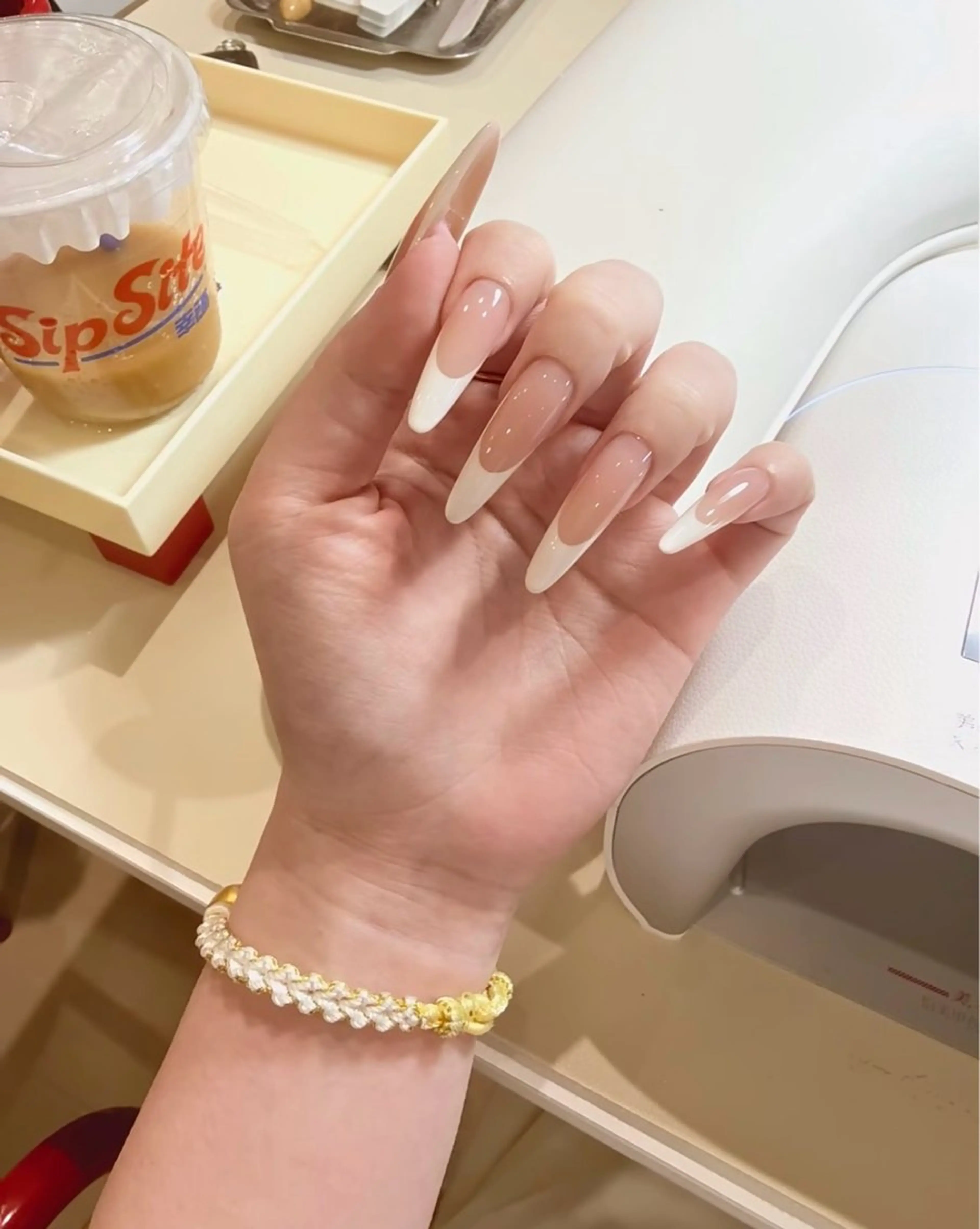 ミディアム DoReMi サロン リンゴのネイルデザイン