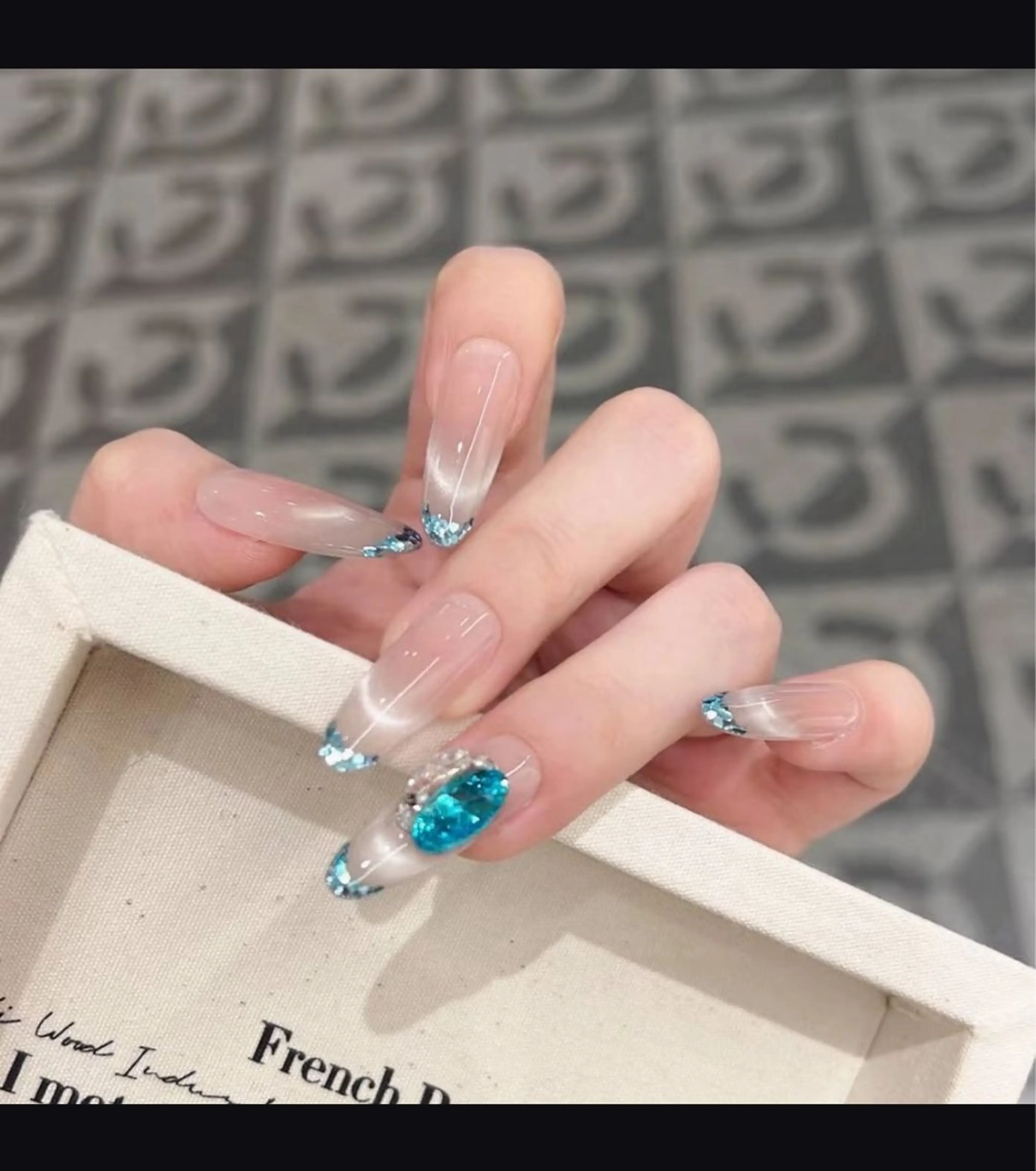 ネイル フレンチネイル マグネットネイル マグネットフレンチ Y3 Nail Salon所属・Y3 NailSalonのネイルデザイン