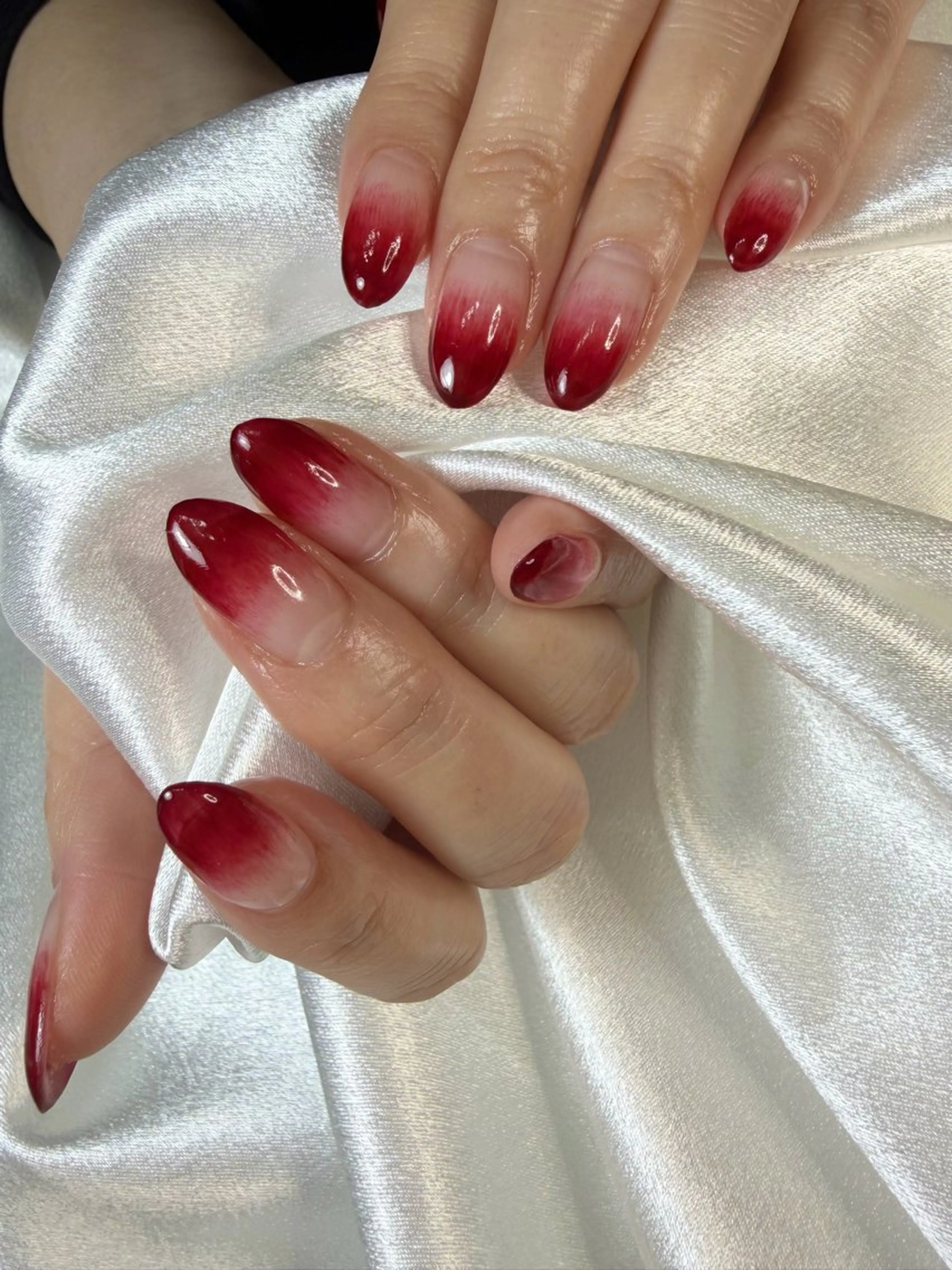 ネイル ボルドー グラデーション ワンカラーネイル 赤色 シンプルネイル ハンドネイル iro+ nailのネイルデザイン