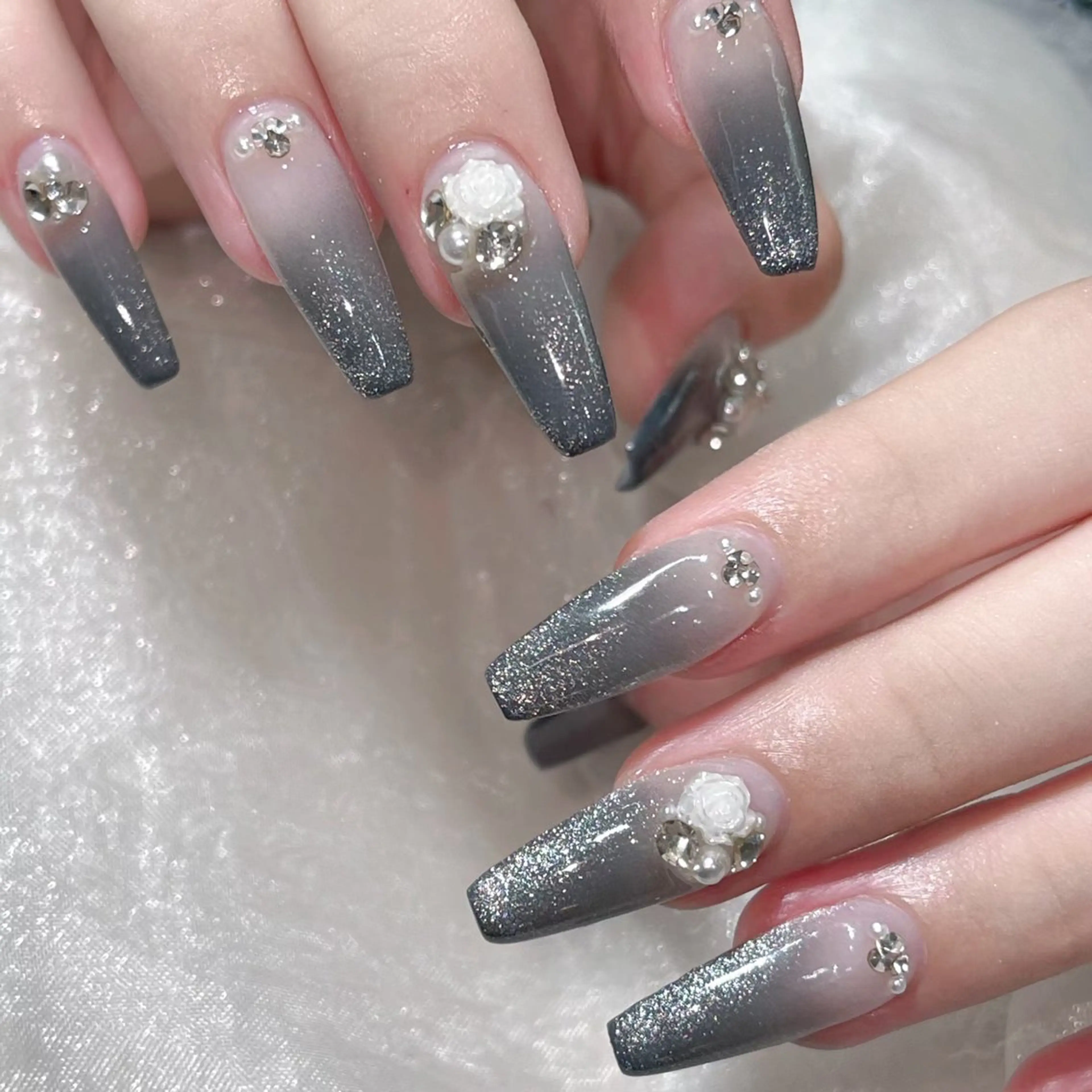 ネイル ハンドネイル Queens テイのネイルデザイン