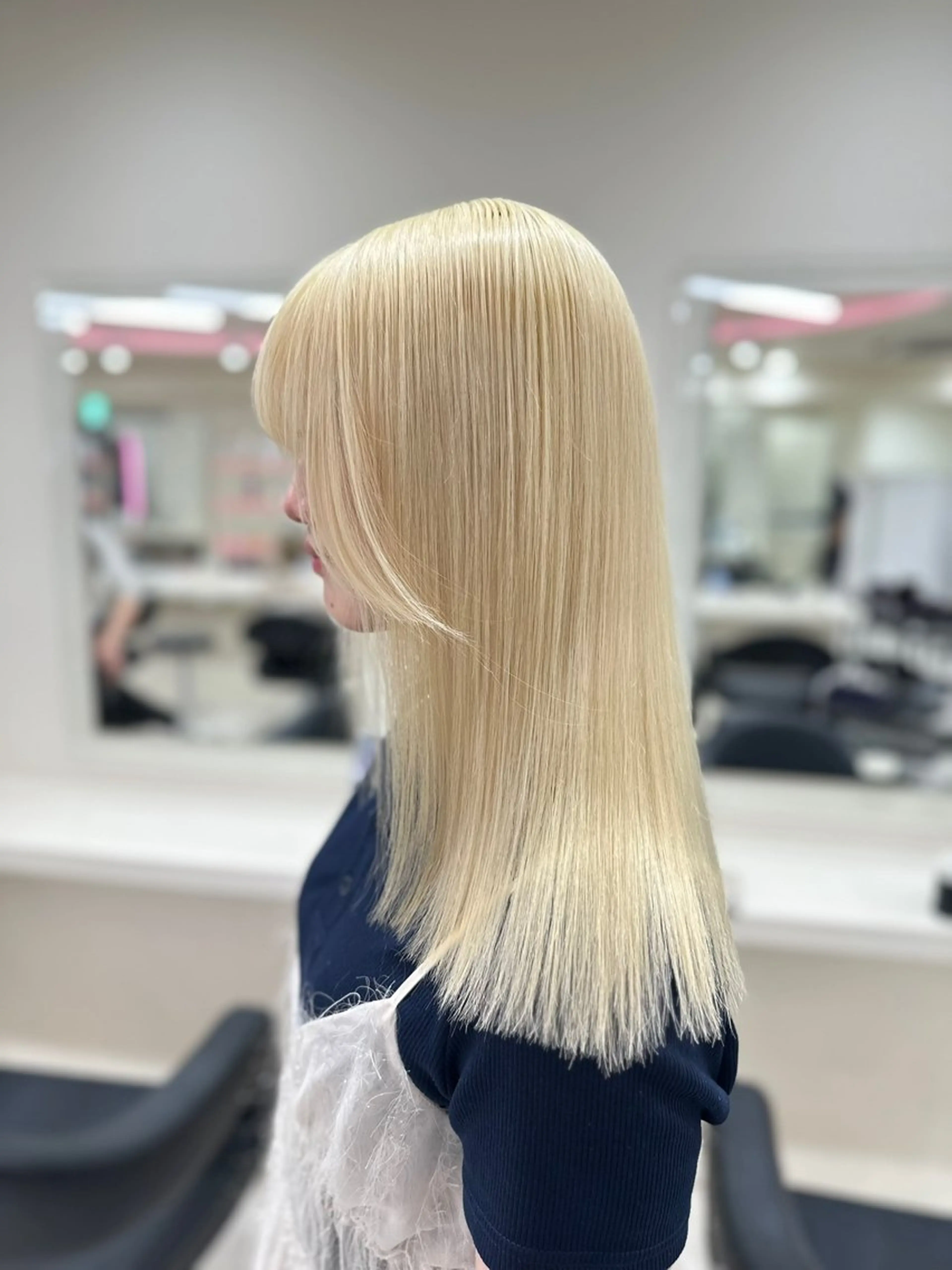 ロング カラー ヘアアレンジ 艶カラー/ハイトーン /レイヤーカットのヘアスタイル