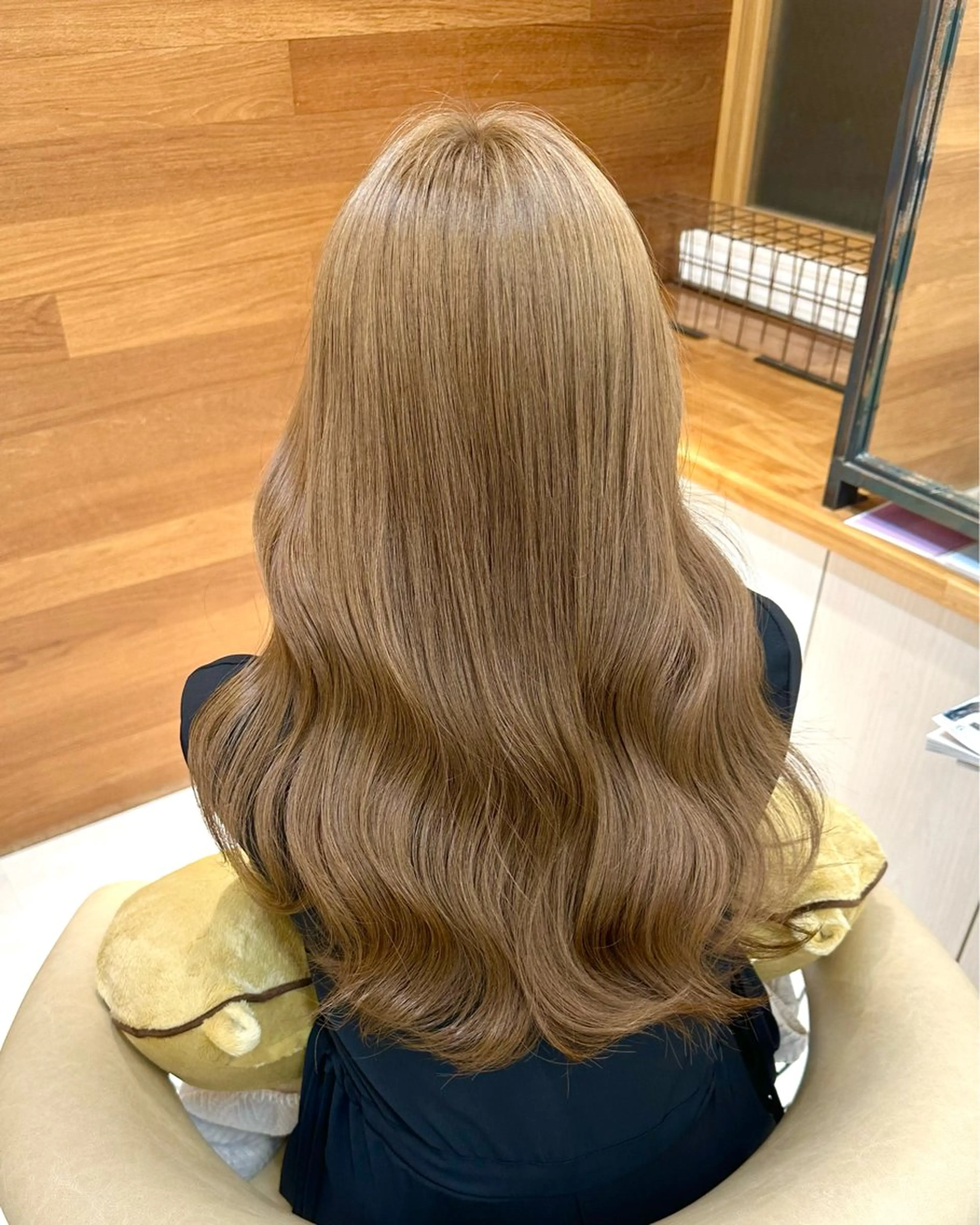 ロング ロング トリートメント リンダ所属・ベージュ/顔周り カット/スズキのヘアスタイル