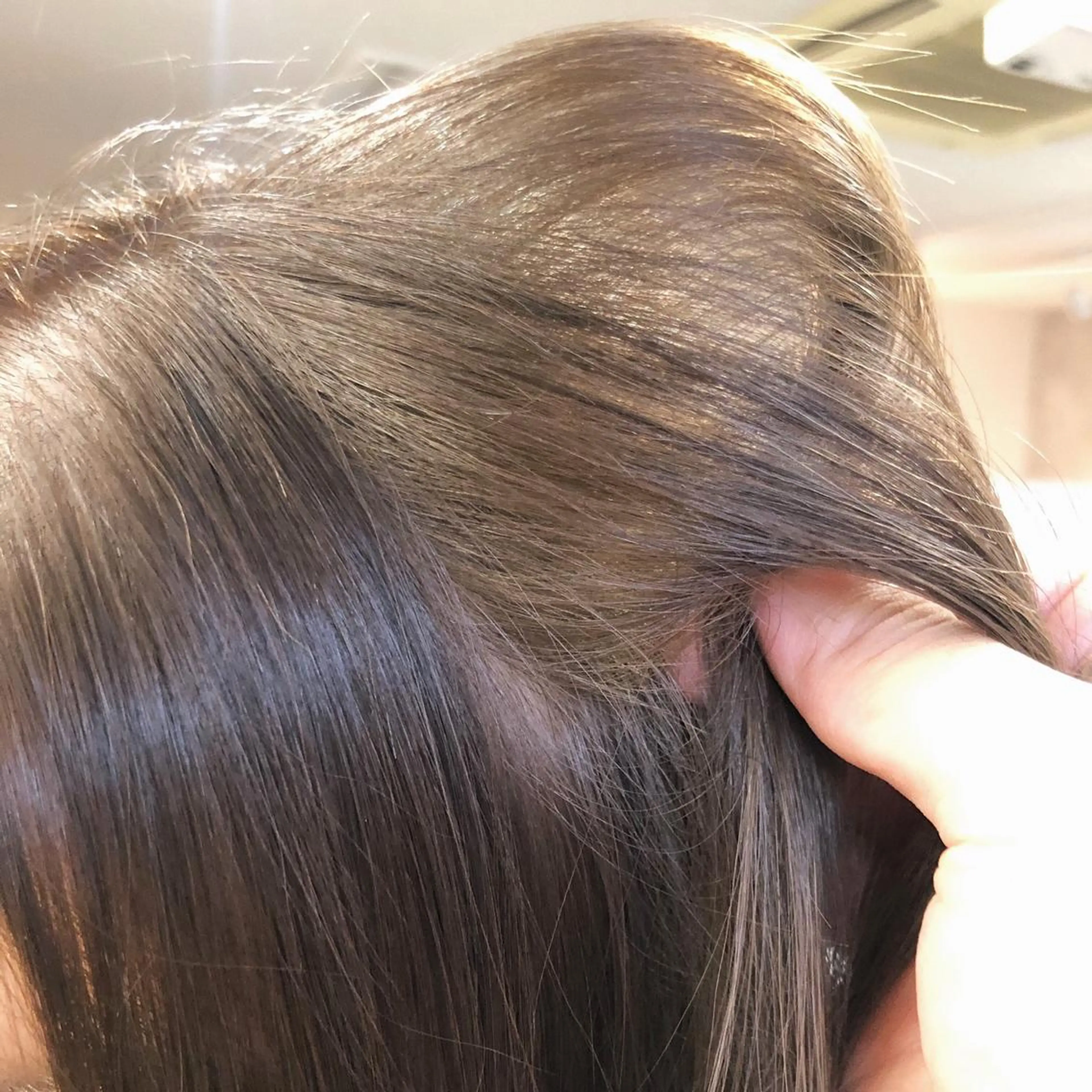 ミディアム カラー ベージュカラー グレージュ ハイライトカラー ミルクティーグレージュ ハイライト universe tokyoのヘアスタイル