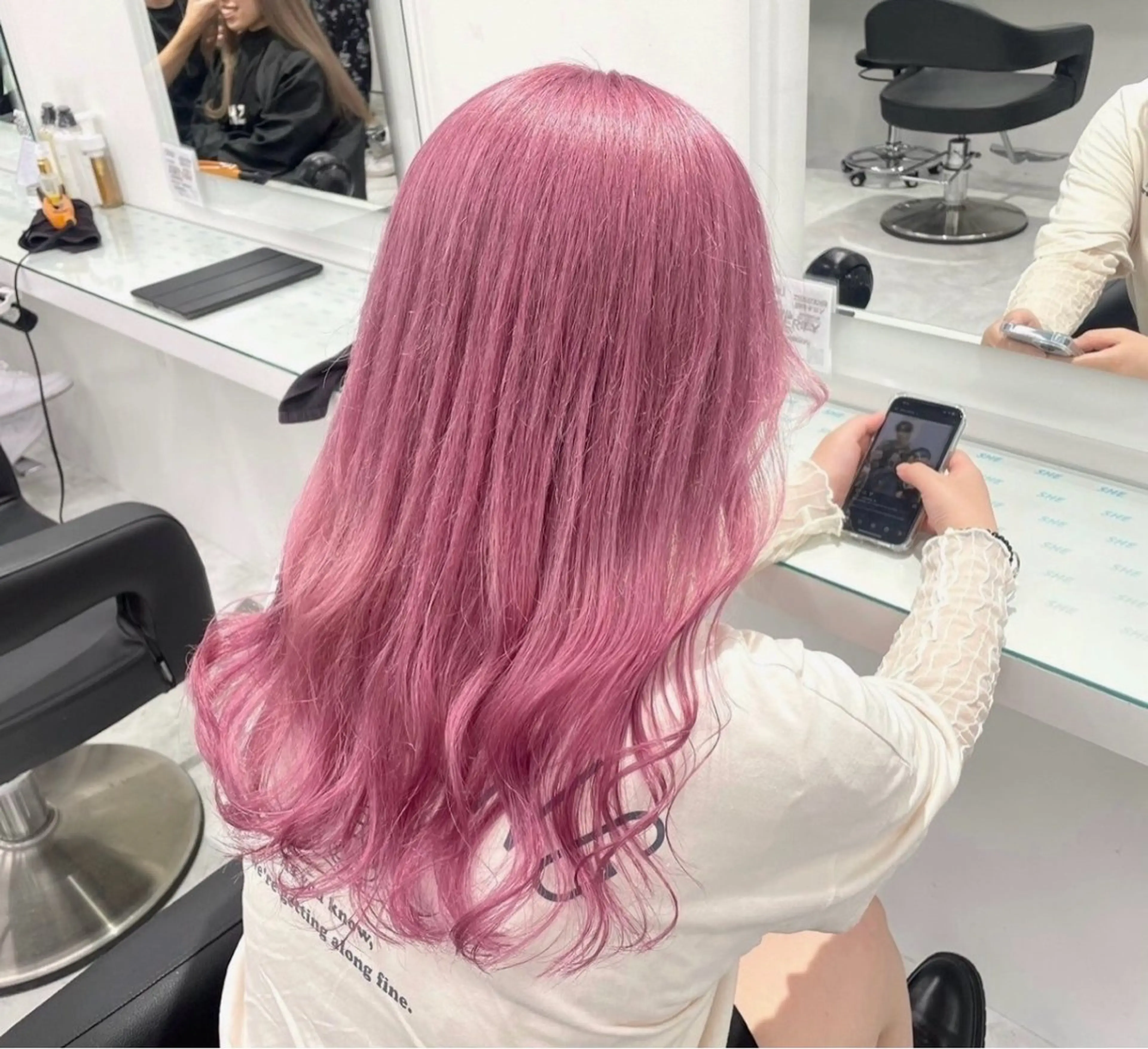 セミロング カラー ヘアアレンジ 黒髪 ブリーチ ハイトーンカラー ピンクカラー ヘアカラー トリートメント ヘアセット 原宿🫧失敗しない初 ブリーチ🫧のヘアスタイル