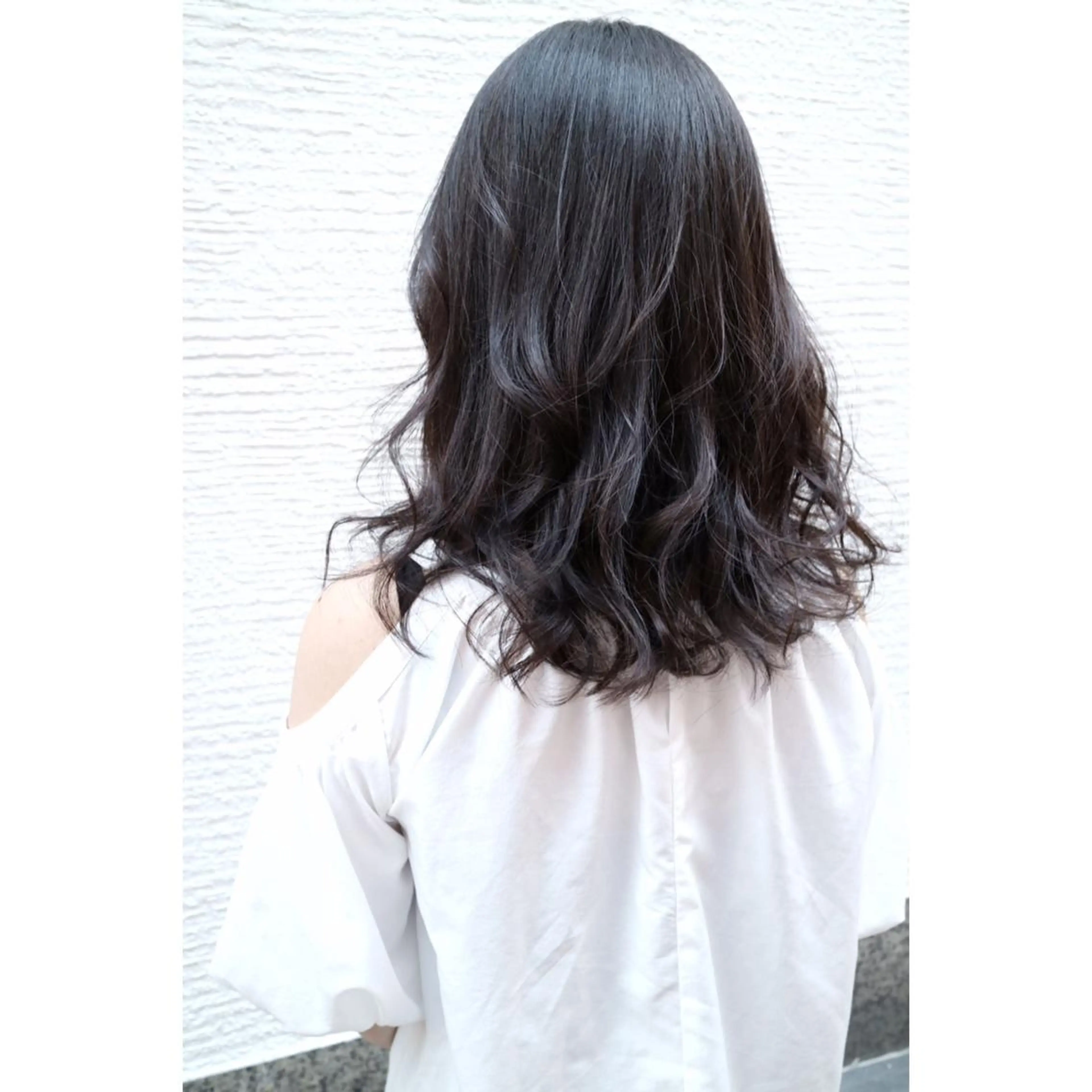 ミディアム カラー グレージュ イルミナカラー トリートメント OFF YUYAのヘアスタイル