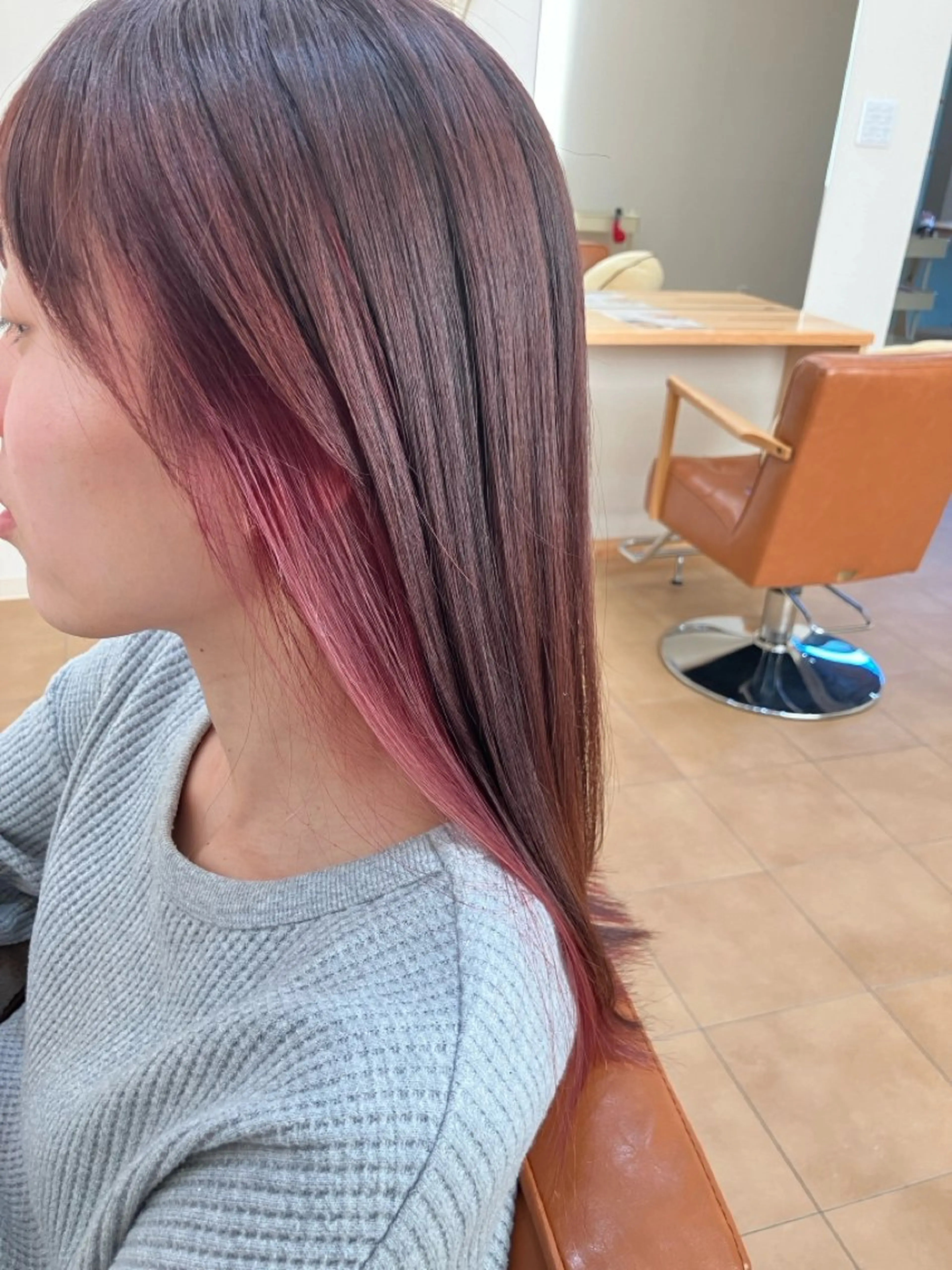カラー ワンワールドパルク momokaのヘアスタイル