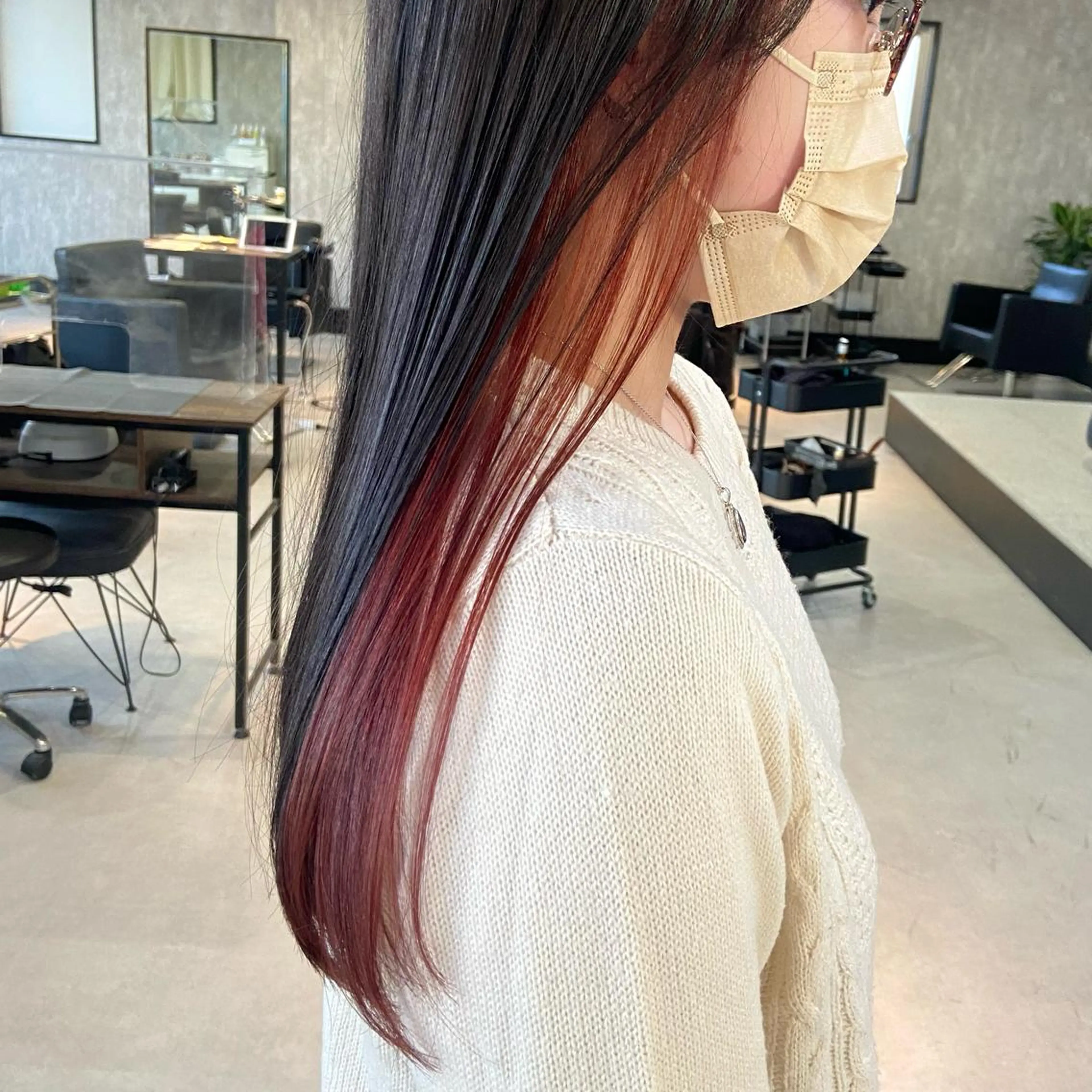 ロング カラー ヘアアレンジ イヤリングカラー オレンジ レッドカラー TIDEHAIR SHIHOのヘアスタイル