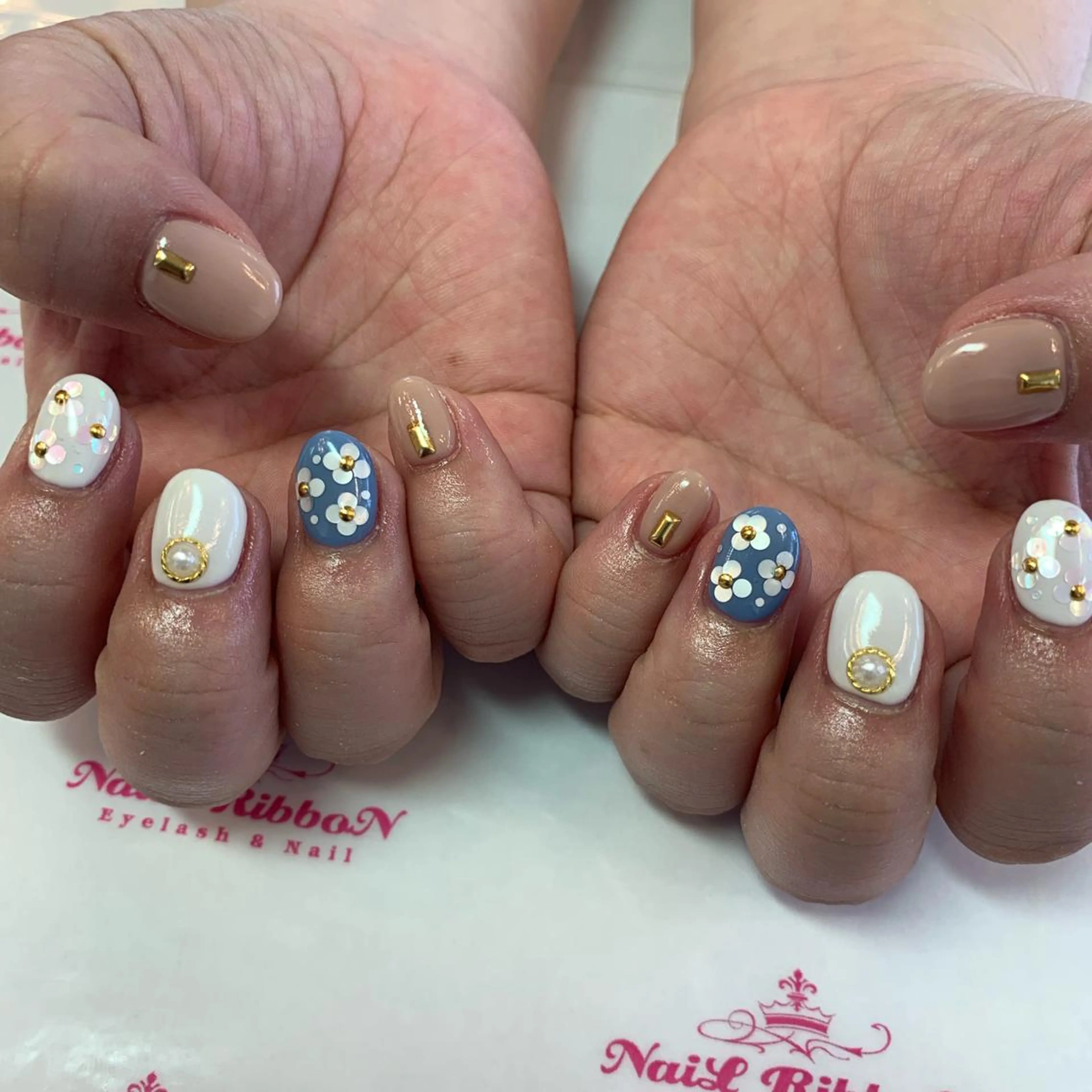 ネイル ネイルリボン 受付スタッフのネイルデザイン