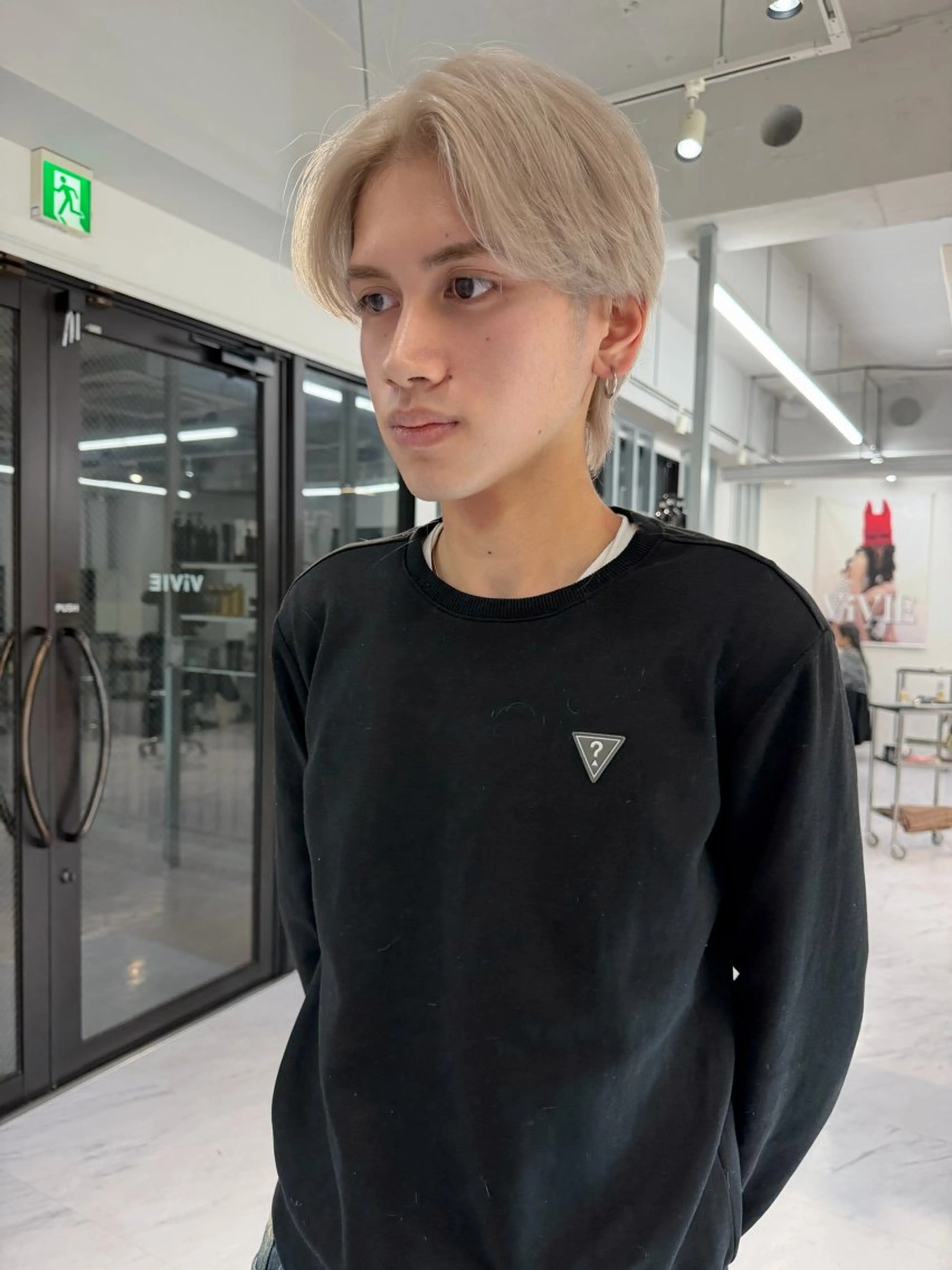 ショート カラー メンズ メンズブリーチ センターパート メンズハイトーン メンズインナーカラー ベージュカラー カット ヘアカラー トリートメント TATSUブリーチ/ ミルクティーベージュのヘアスタイル