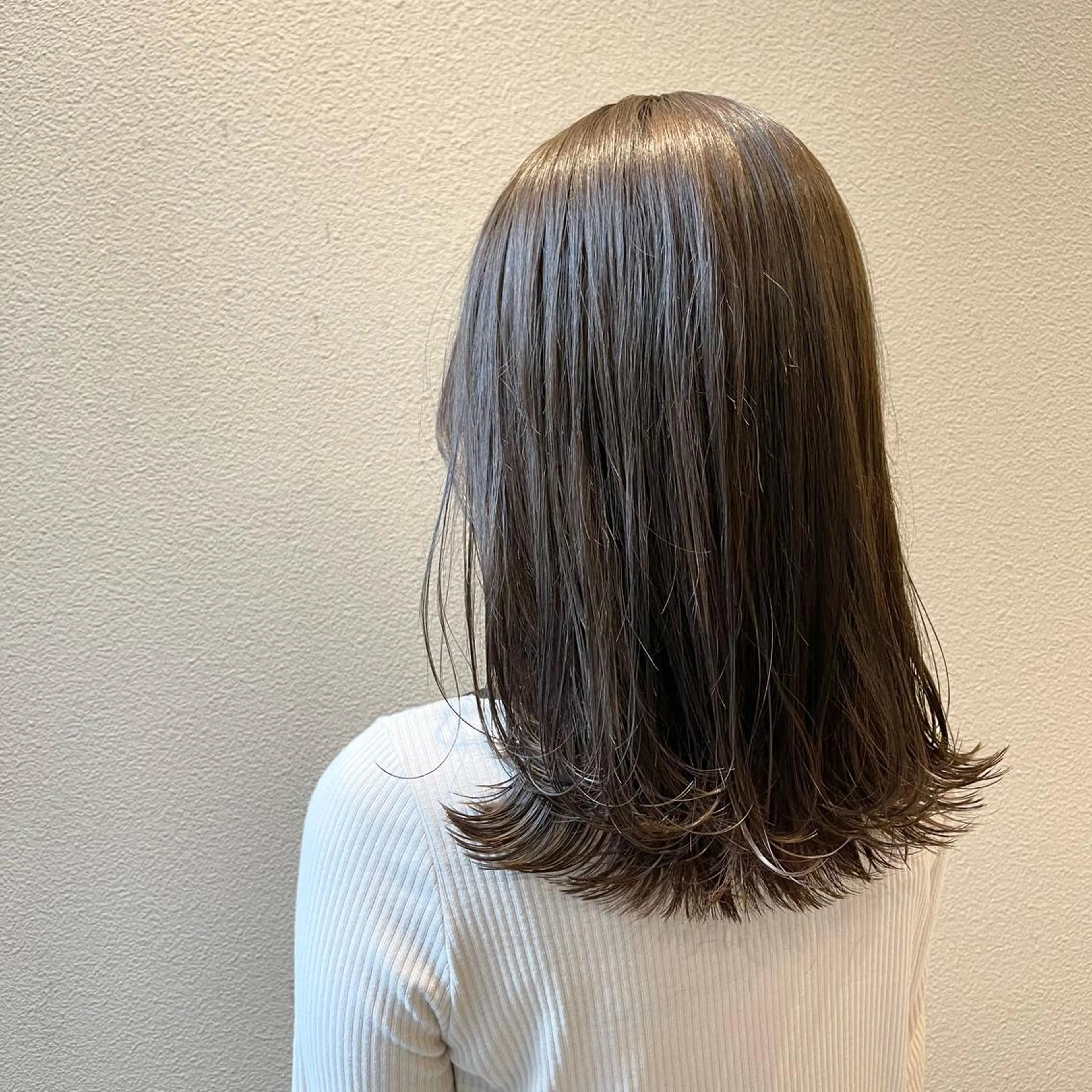 ミディアム カラー カット ヘアカラー KNOWHOW京都所属・トレンド/顔まわり/ レイヤー/グレージュのヘアスタイル