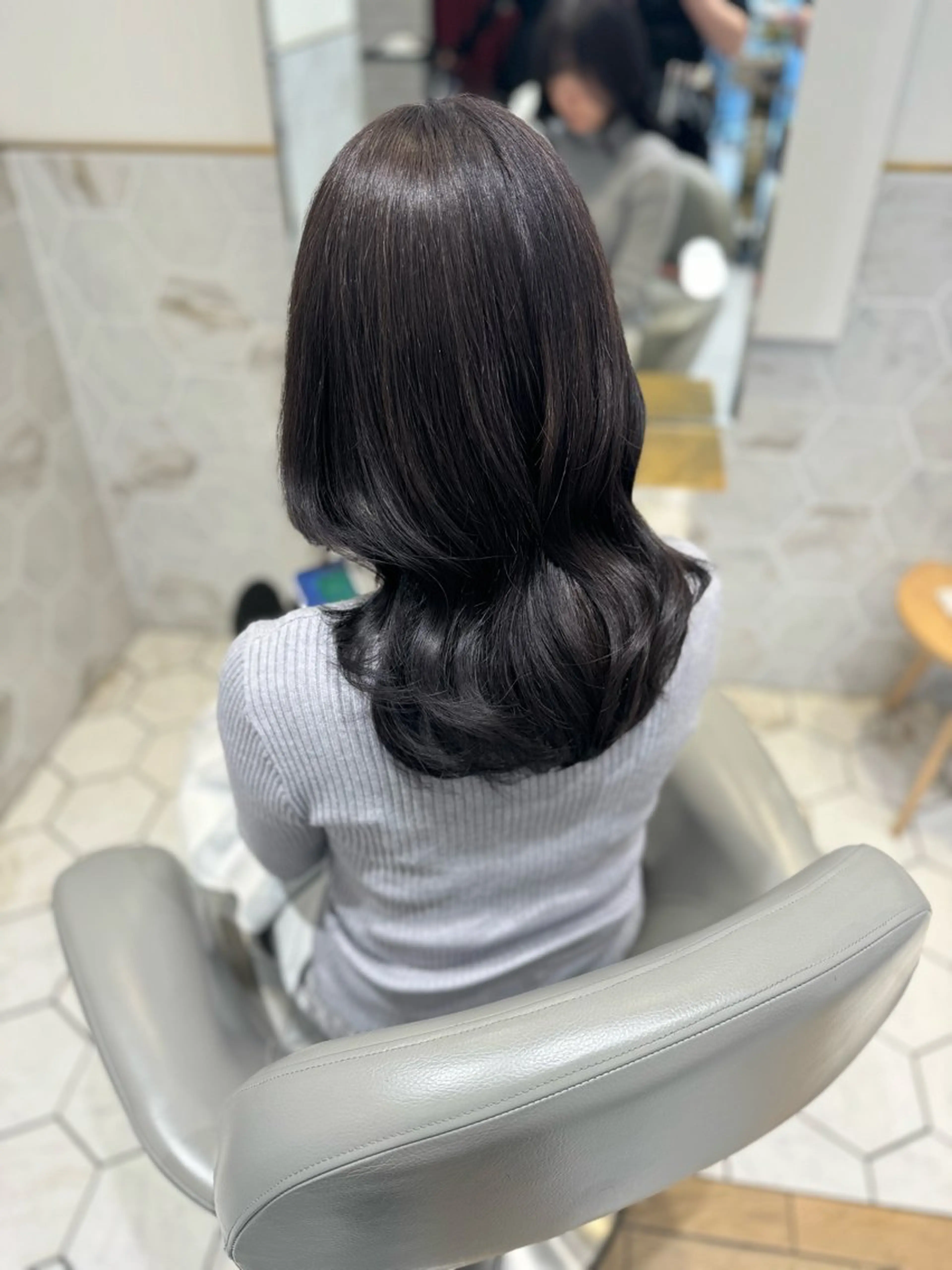 ロング カラー グレージュ ヘアカラー costes 今井芽依のヘアスタイル