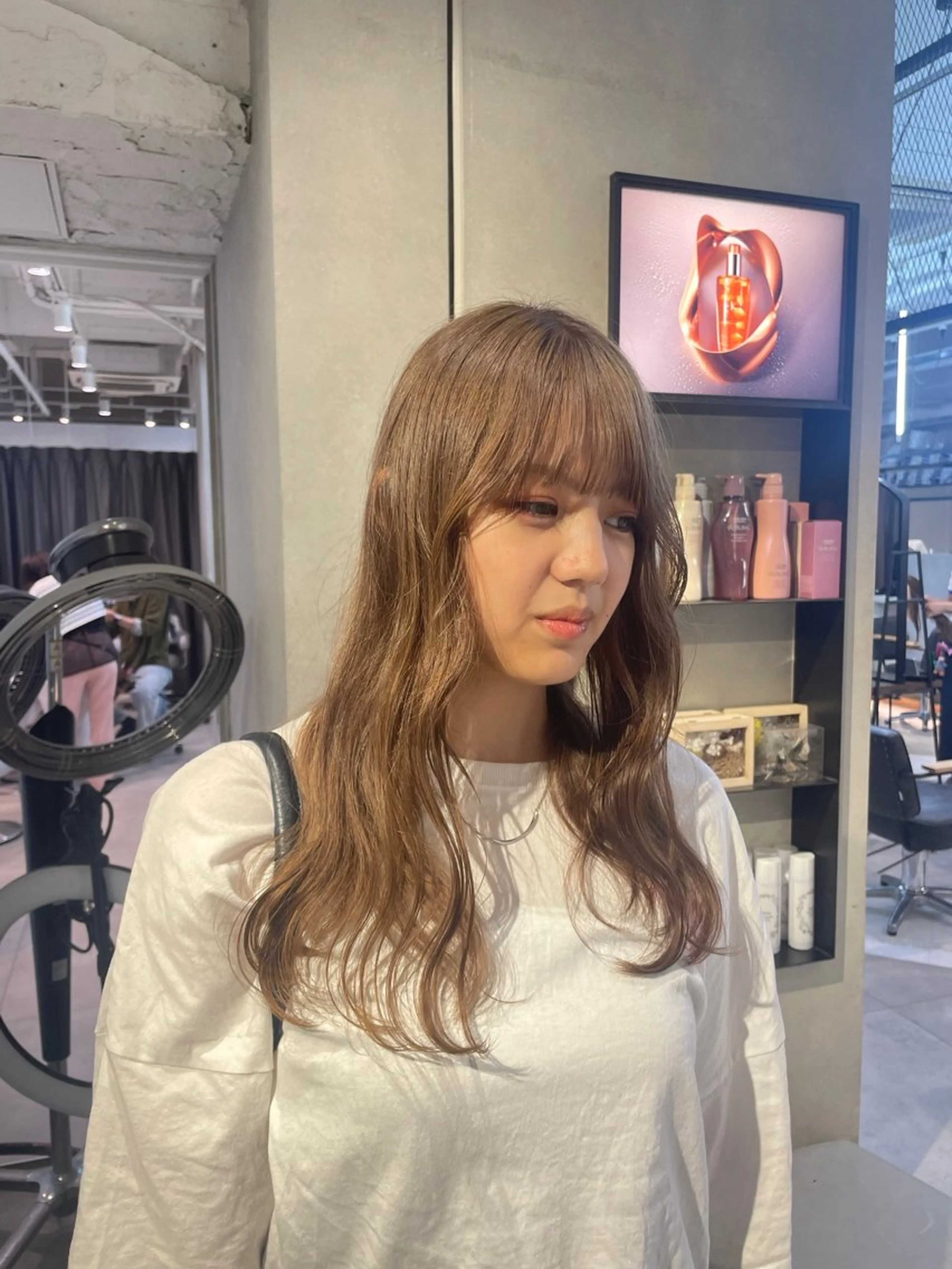 セミロング カラー ヘアカラー 🌟暖色系ハイトーン 🌟AIのヘアスタイル