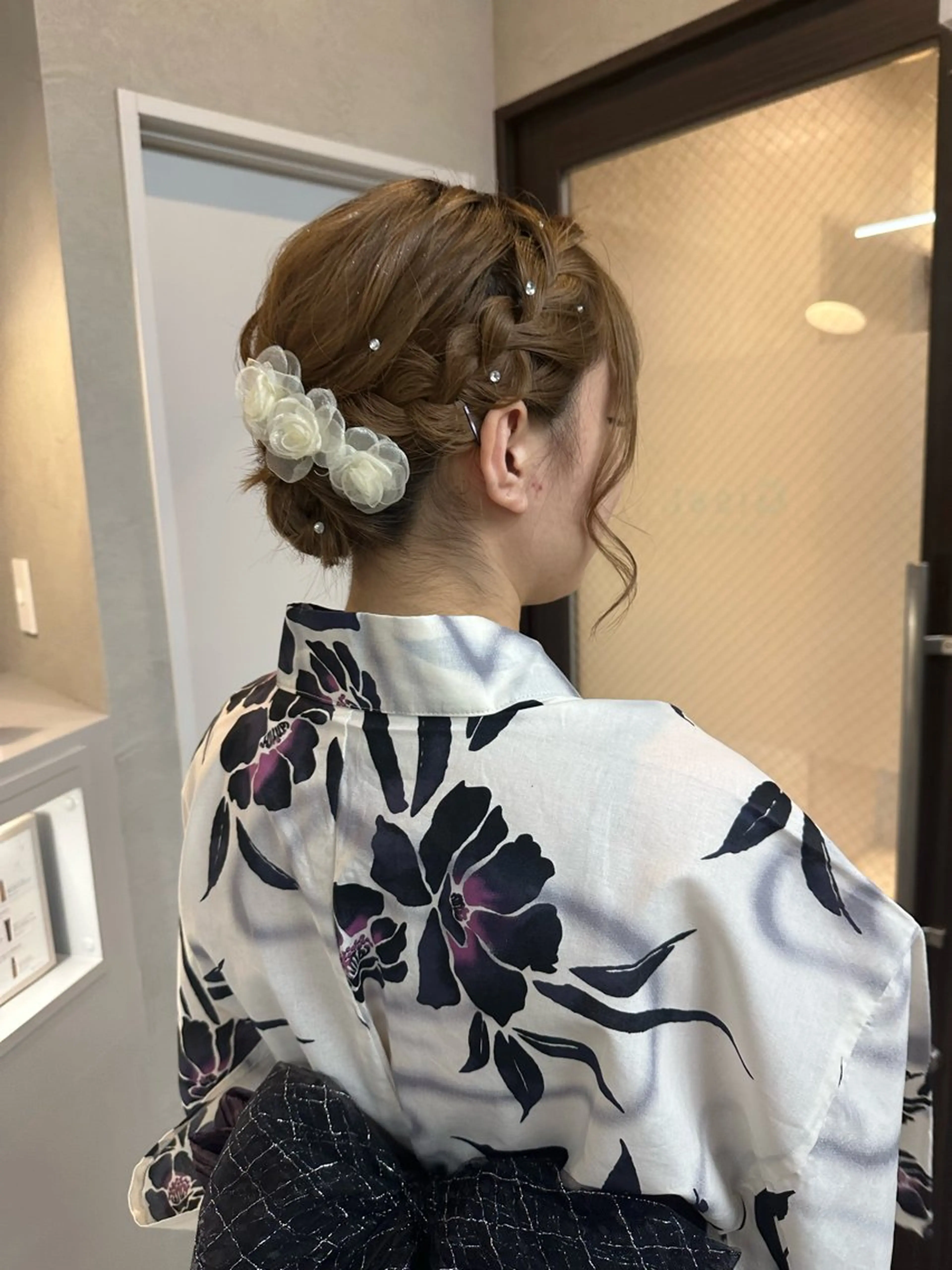 ショート りおん レイヤー/ベージュのヘアスタイル