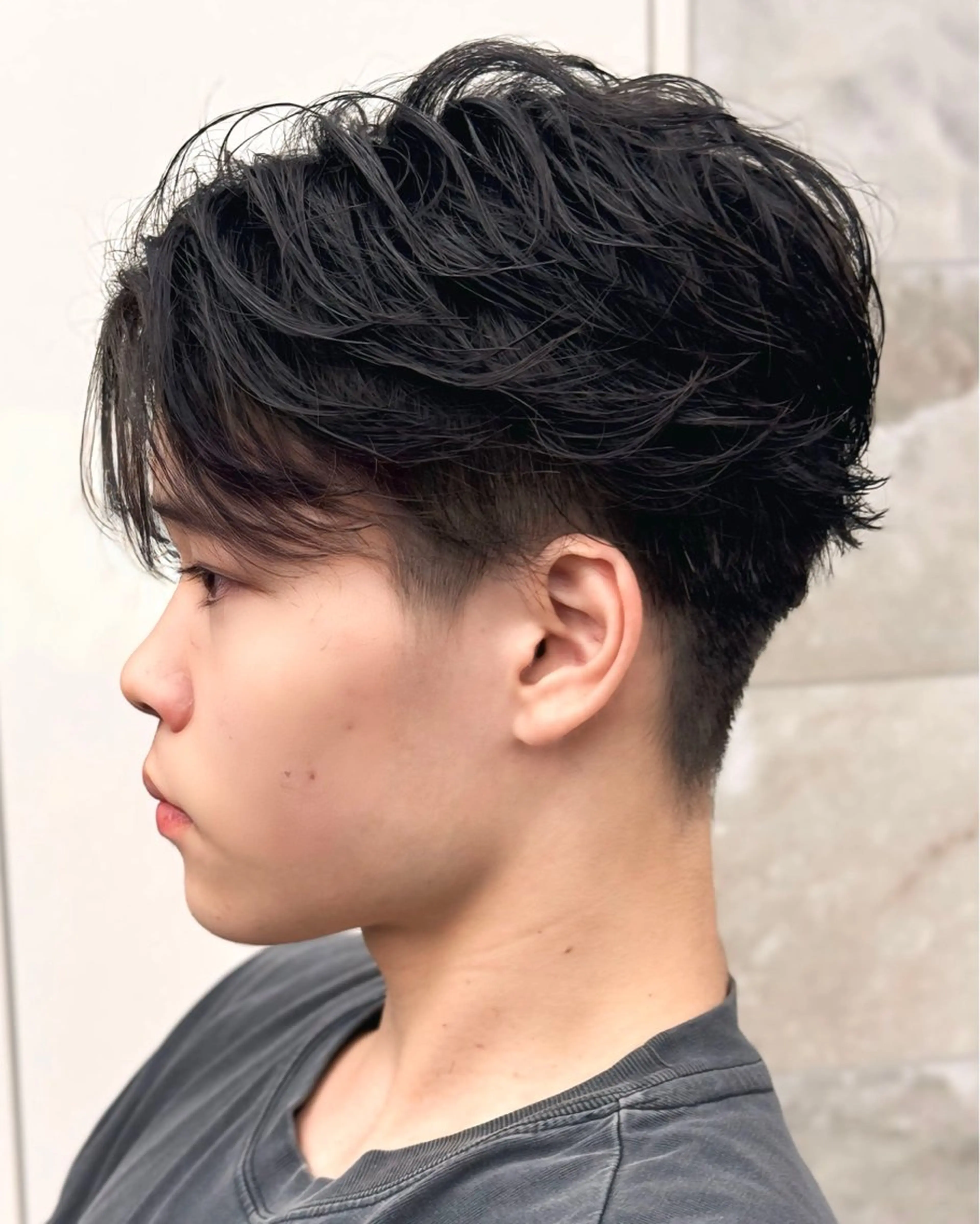 メンズ excia渋谷所属・曲がる縮毛矯正 センターパート/翼のヘアスタイル