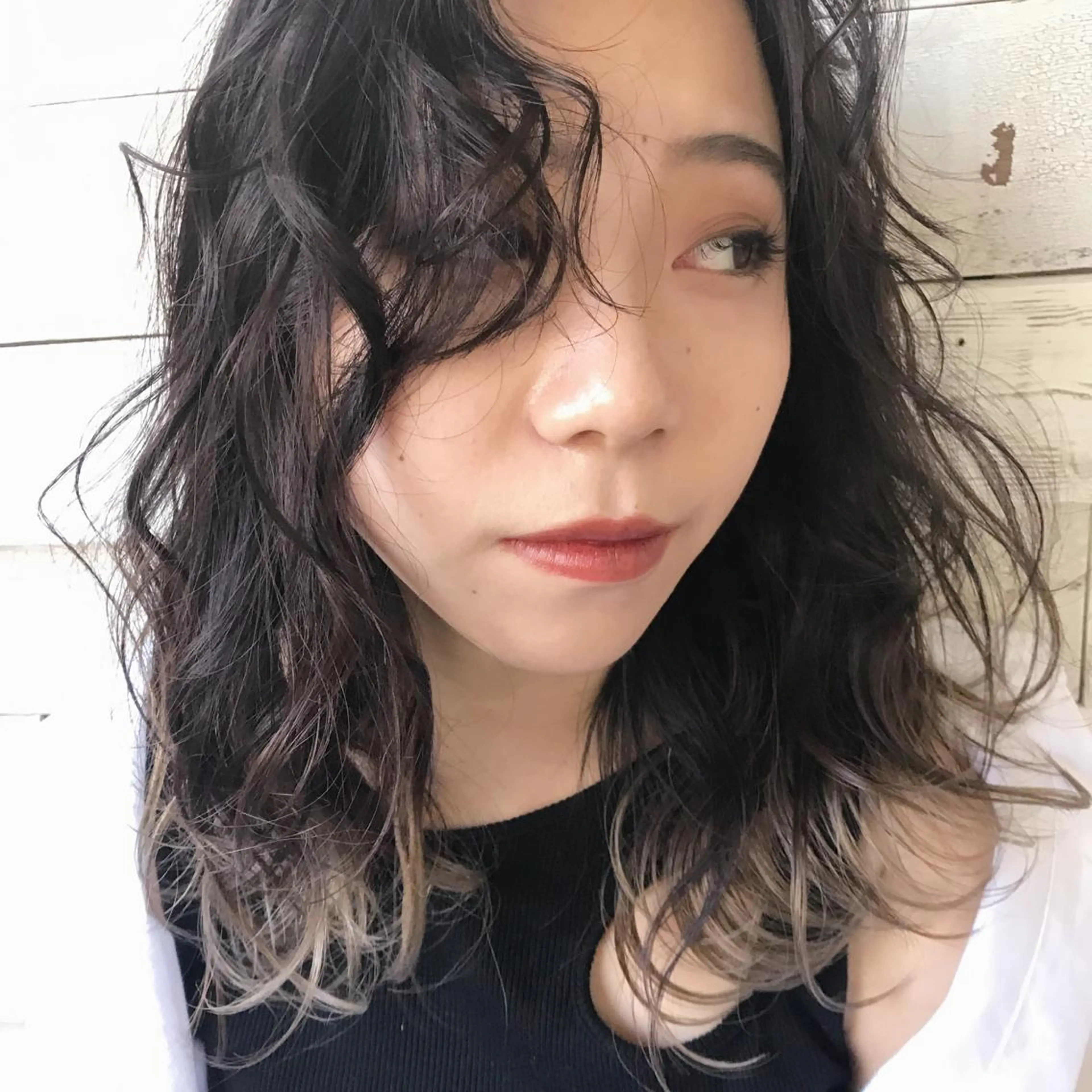 ミディアム カラー ブリーチ カット ヘアカラー トリートメント レイヤーウルフ エクステ磯部のヘアスタイル