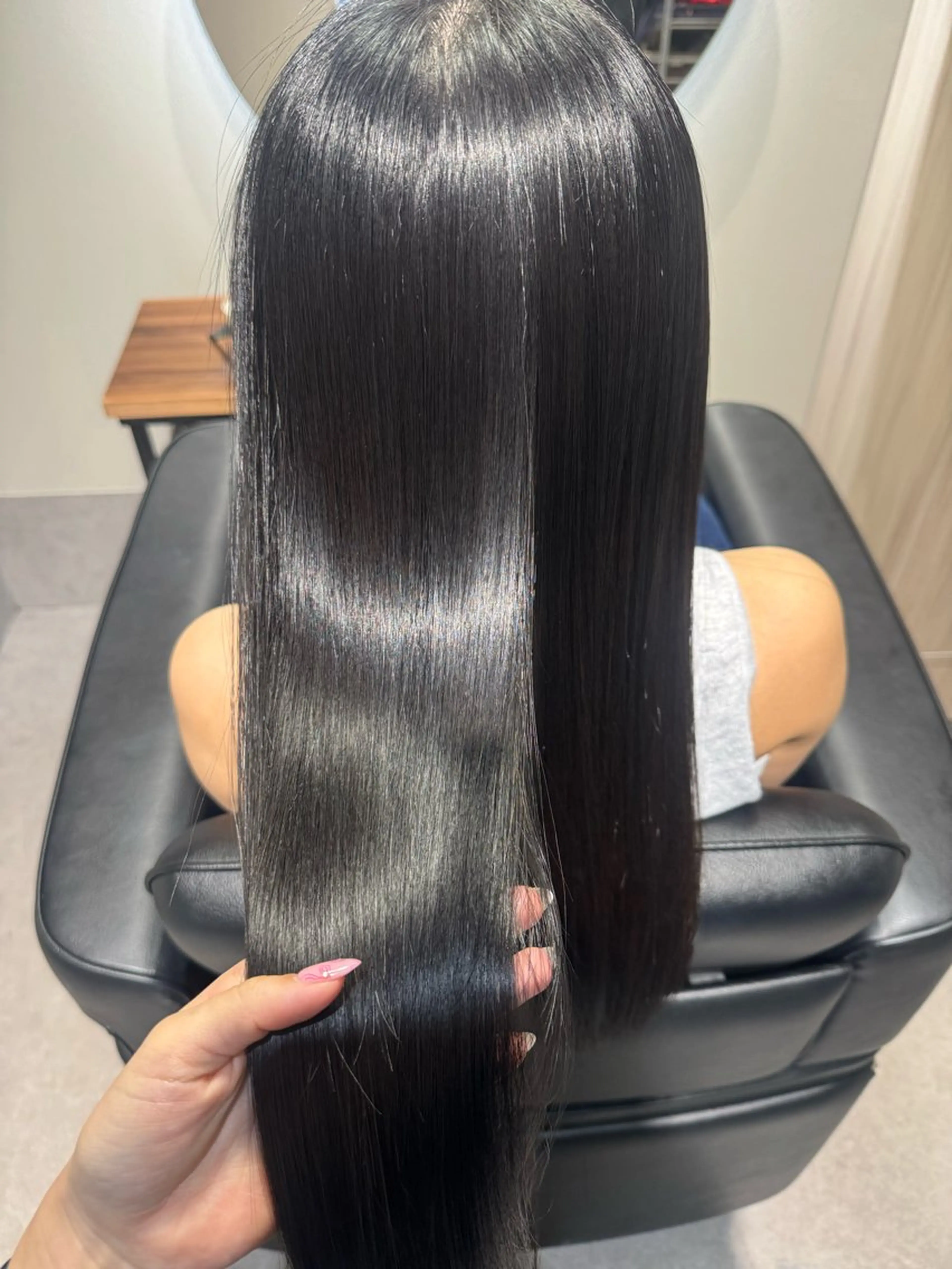 ロング カット ヘアカラー トリートメント NAVY 橋本心 縮毛矯正のヘアスタイル