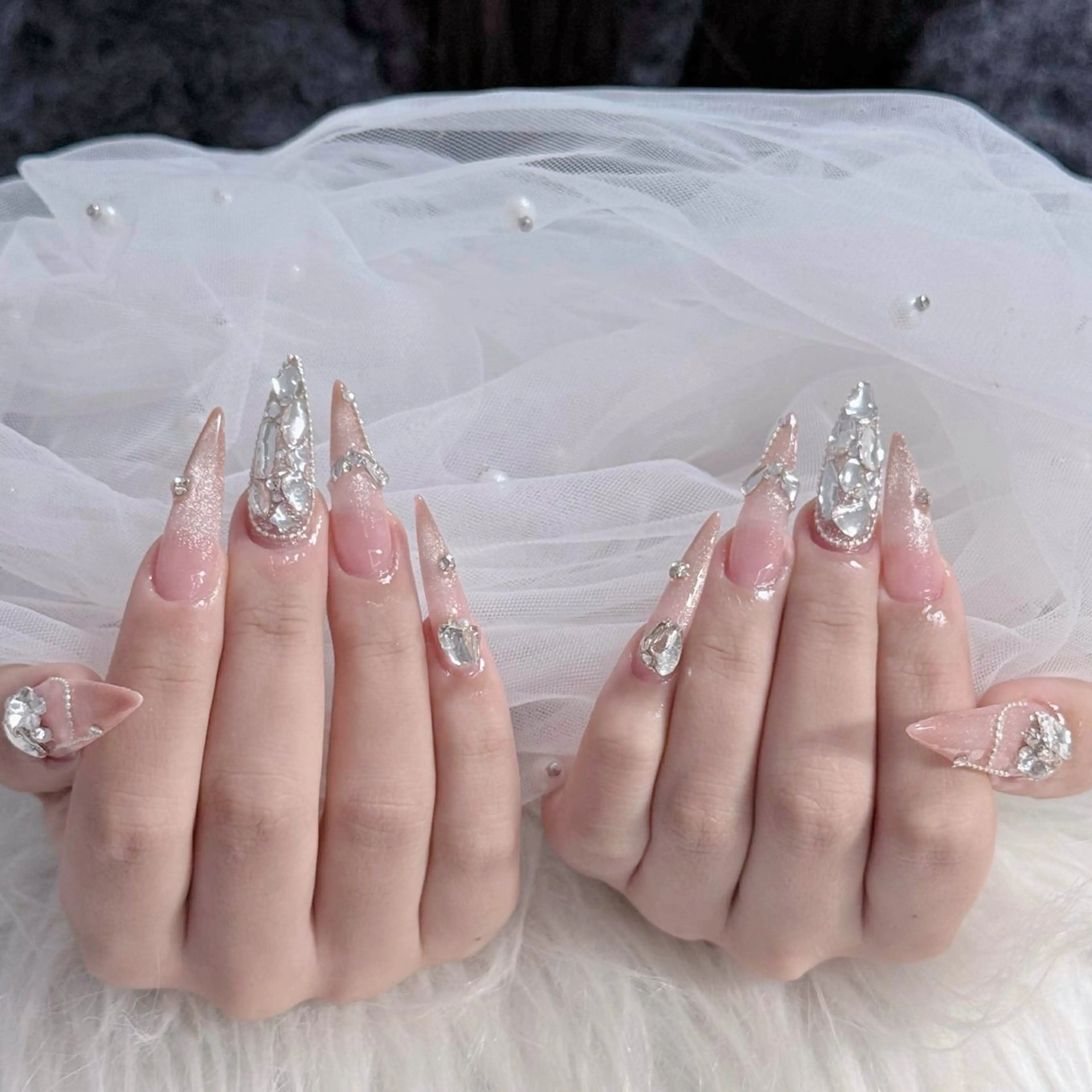 ネイル チークネイル フレンチネイル ガラスフレンチ グラデーション キラキラネイル ハンドネイル LilyLala Nailsalonのネイルデザイン