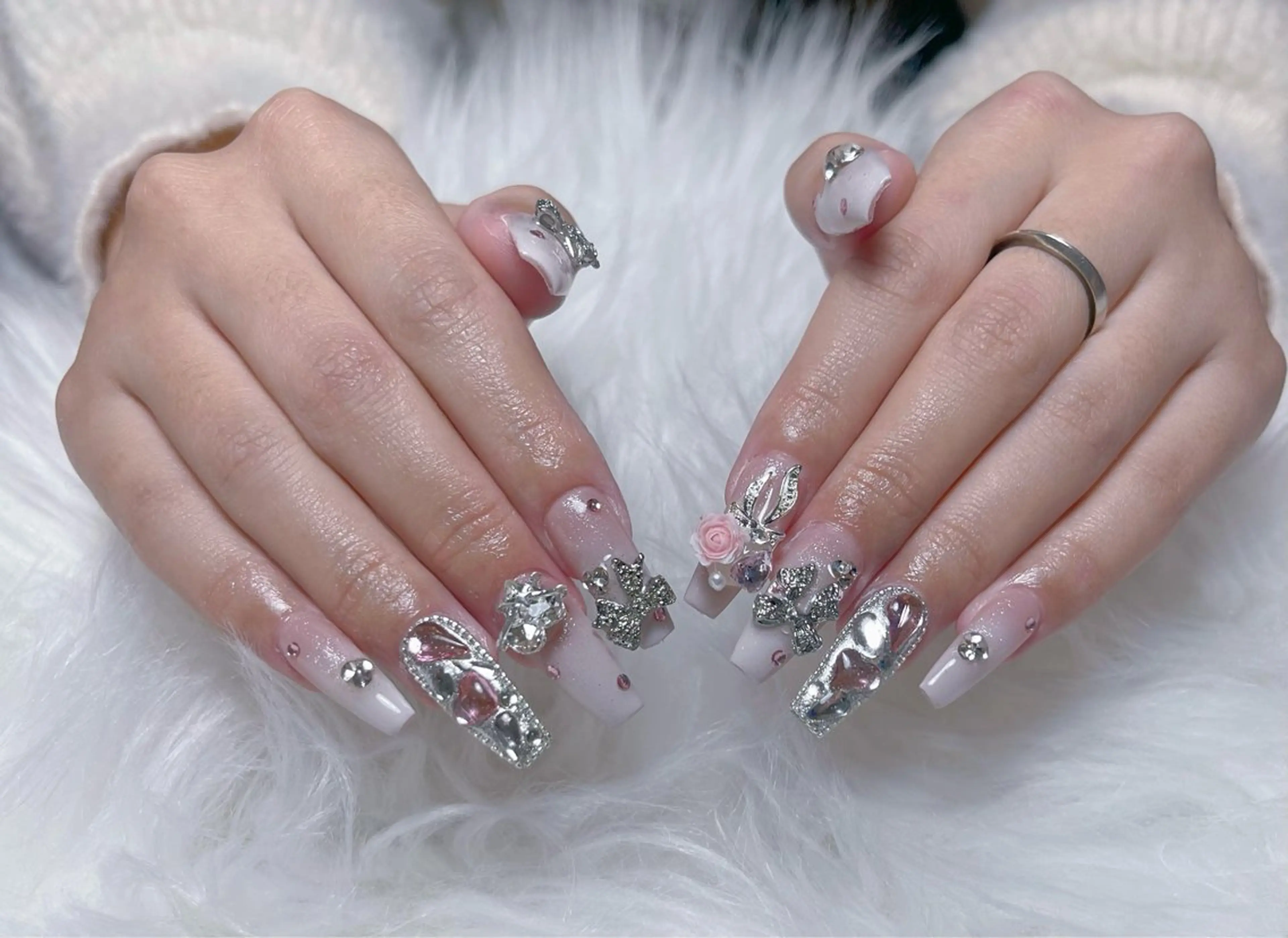 ネイル アートネイル 長さ出し フレンチネイル ジェルネイル キラキラネイル Belle Nail Salonのネイルデザイン