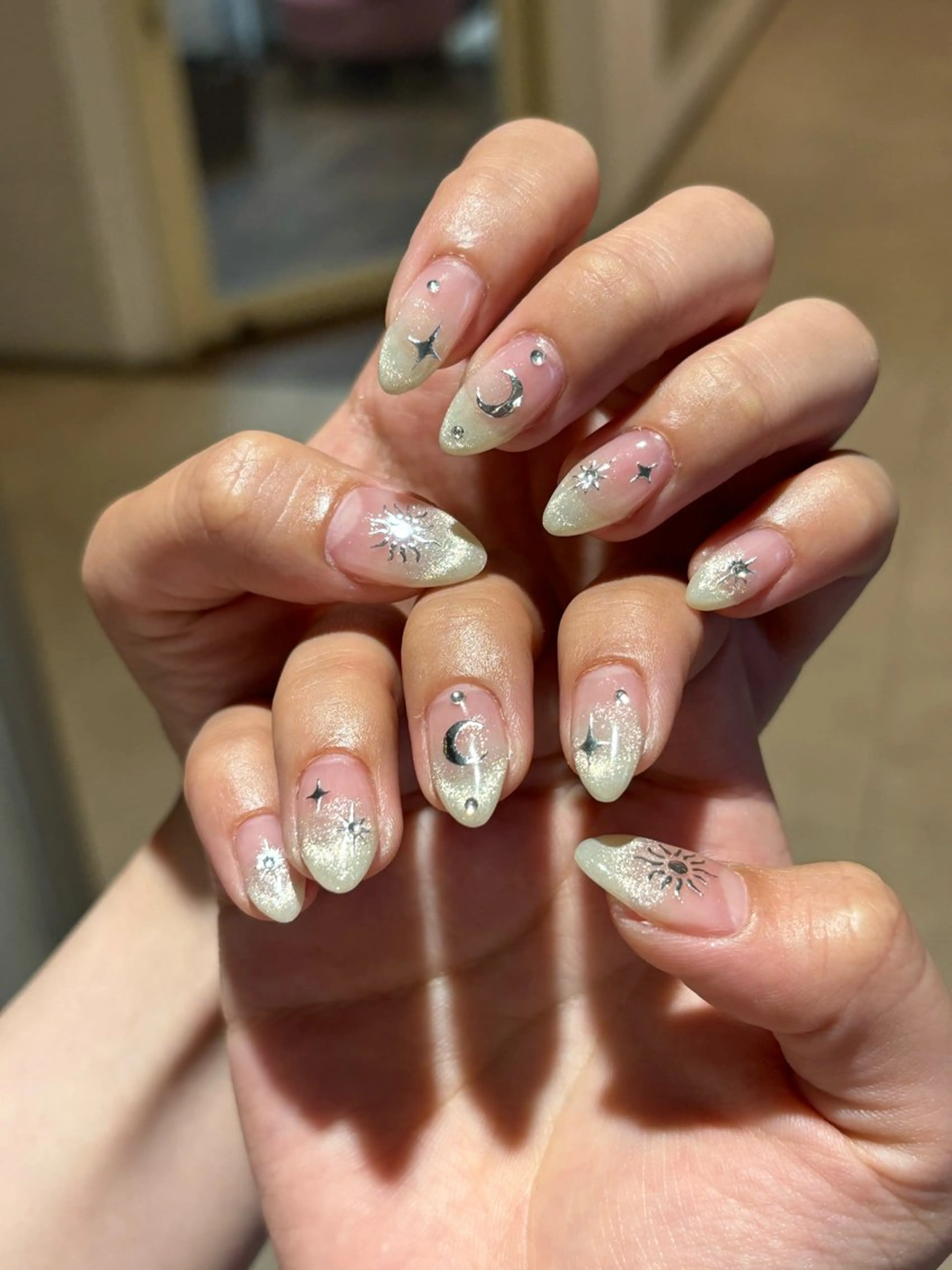 ネイル フレンチネイル マグネットネイル マグネットフレンチ ネイルサロンマーノ所属・mano Hanaのネイルデザイン