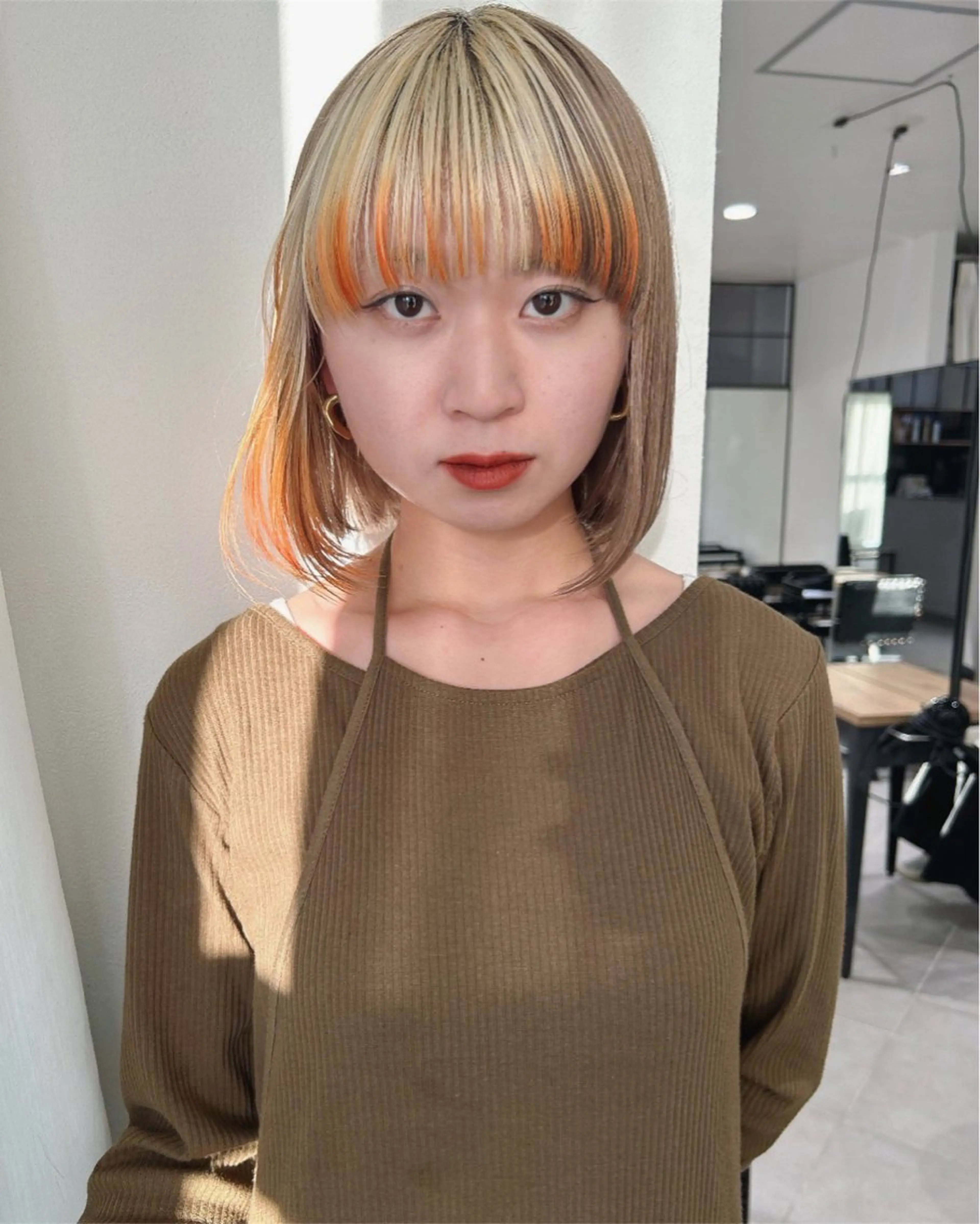 ショート カラー ベージュカラー ブリーチ ブロンド オレンジ ボブ カット ヘアカラー トリートメント Loom.所属・村上雅人 ナチュラルモードのヘアスタイル