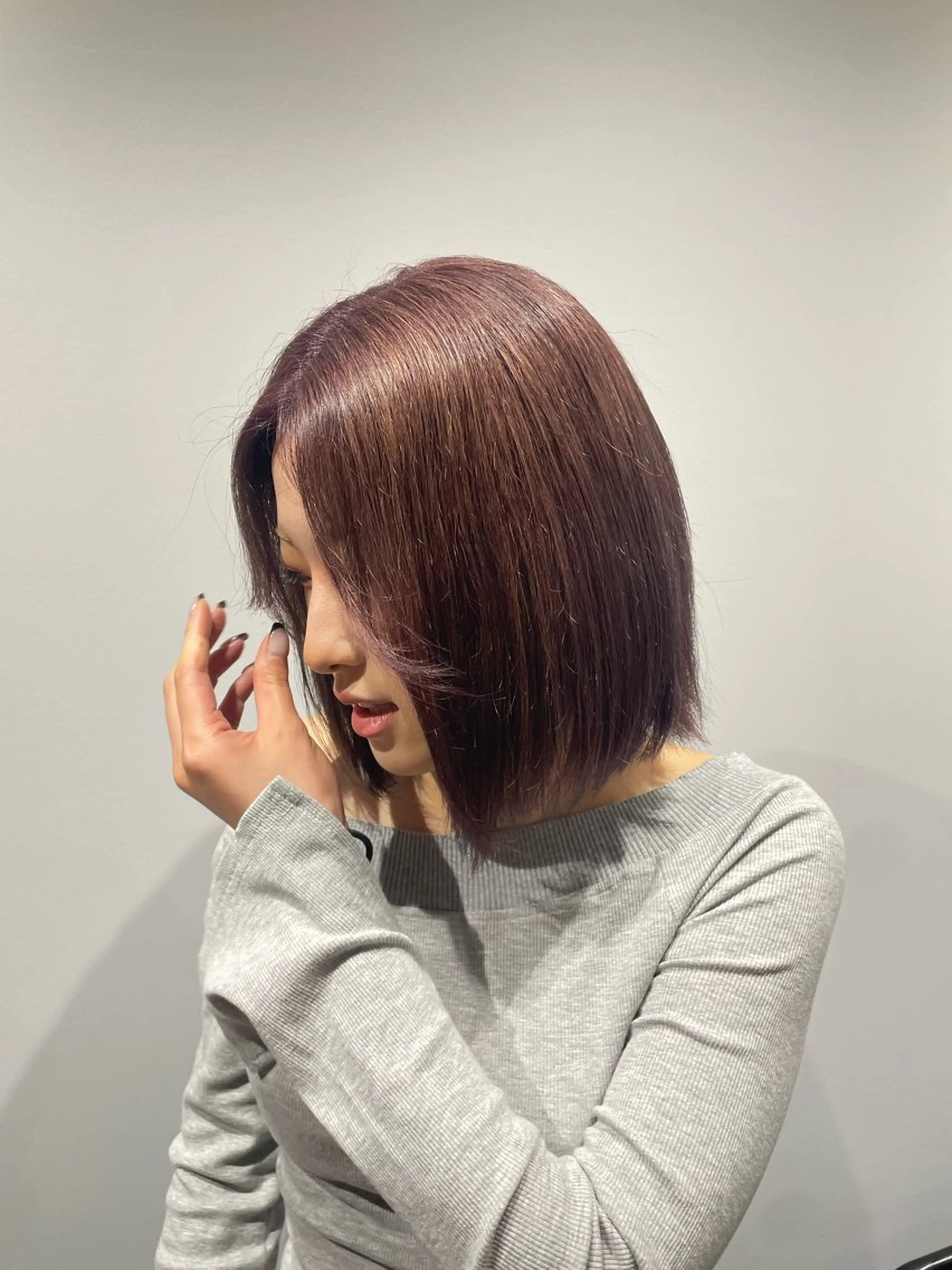 カラー ブリーチ ピンクカラー バイオレットカラー バイオレットピンク 𝐚𝐨𝐢/カット /パーマモデルのヘアスタイル