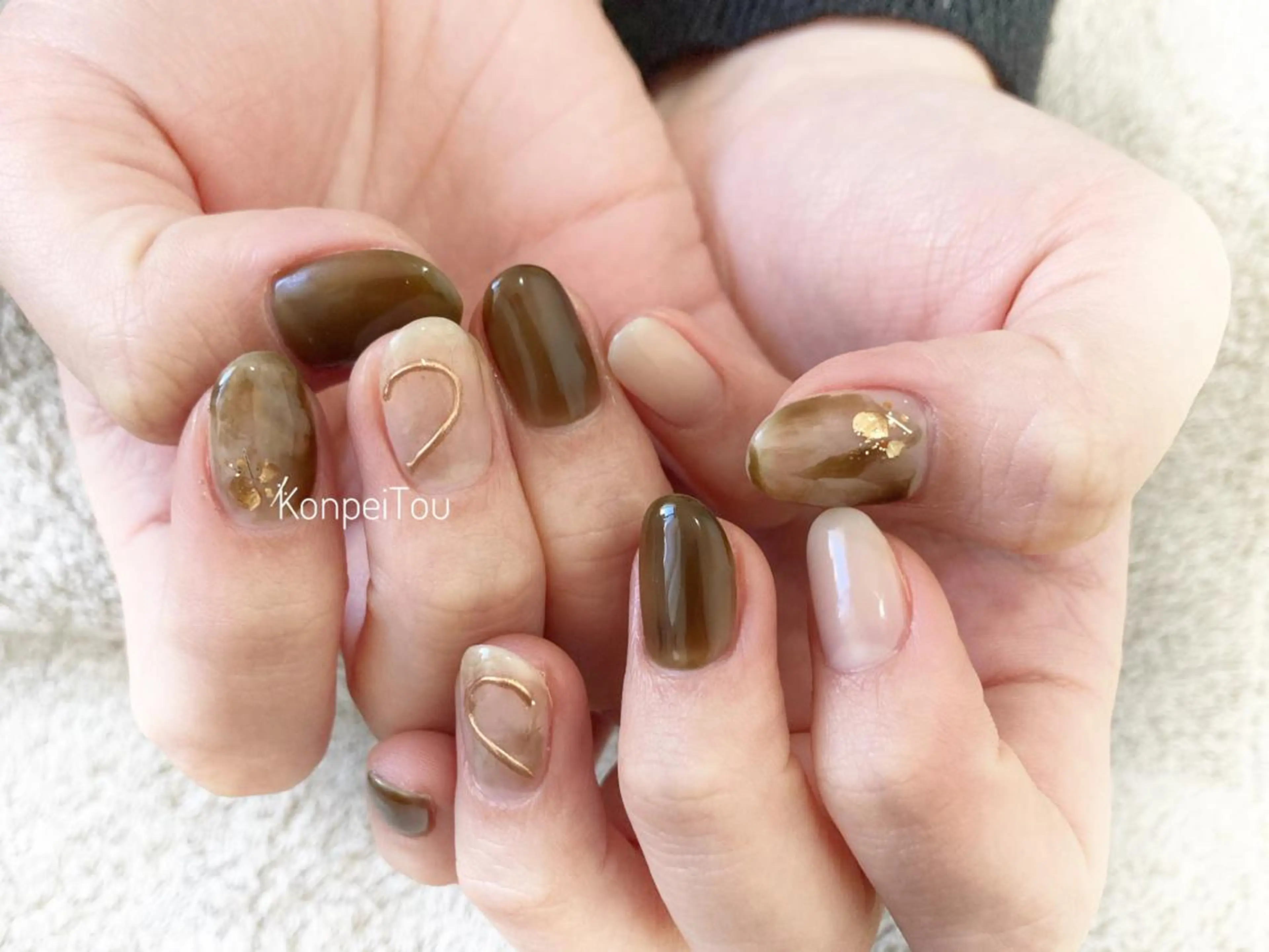 ネイル ブラウン ハート ニュアンスネイル ハンドネイル おうちのネイルサロン　konpeiTou〜こんぺいとう〜所属・おうちのネイルサロン KonpeiTouのネイルデザイン