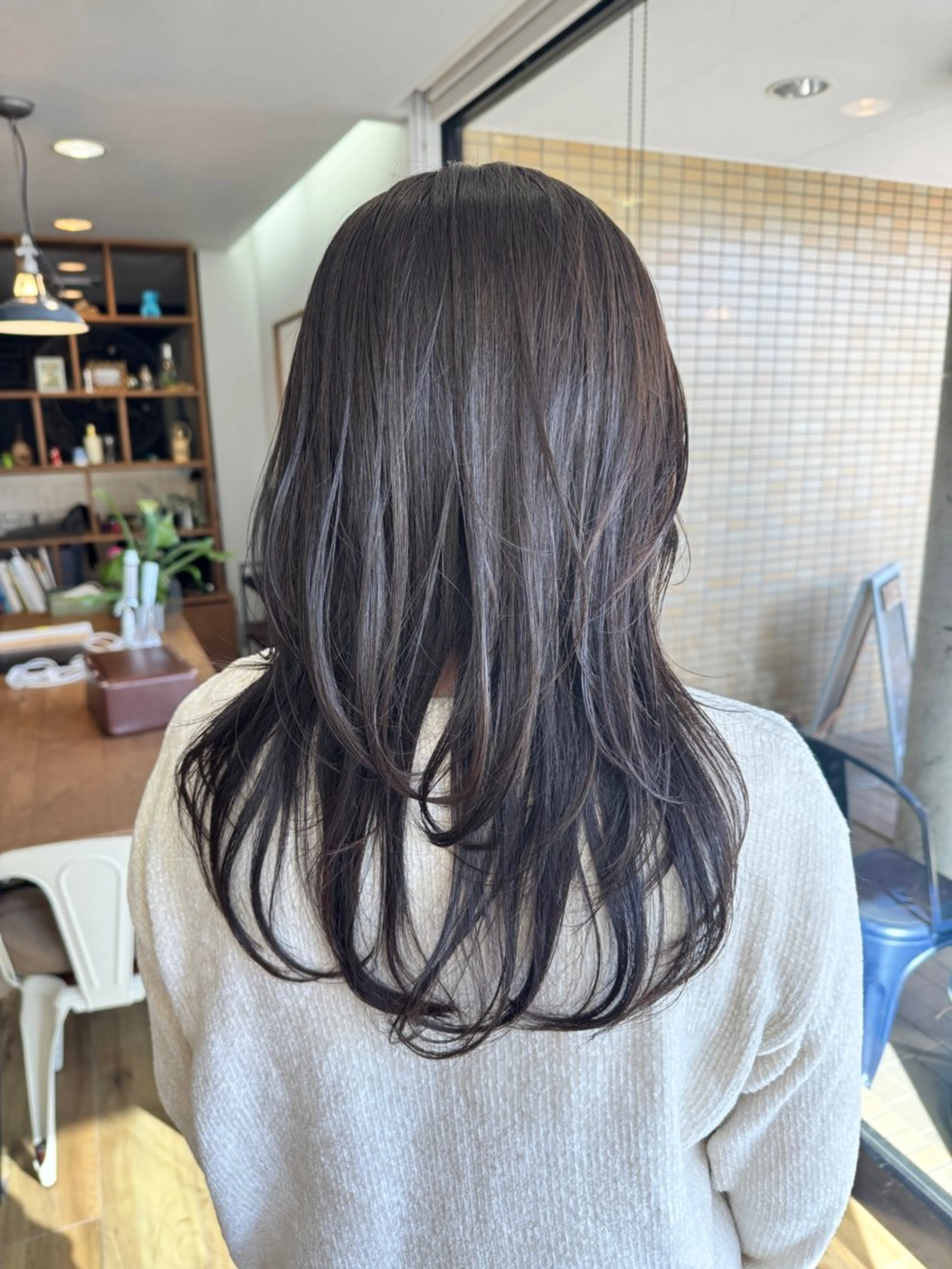 ロング カラー グレージュ オリーブグレージュ オリーブグレー カット ヘアカラー トリートメント ツキダテ ユイのヘアスタイル
