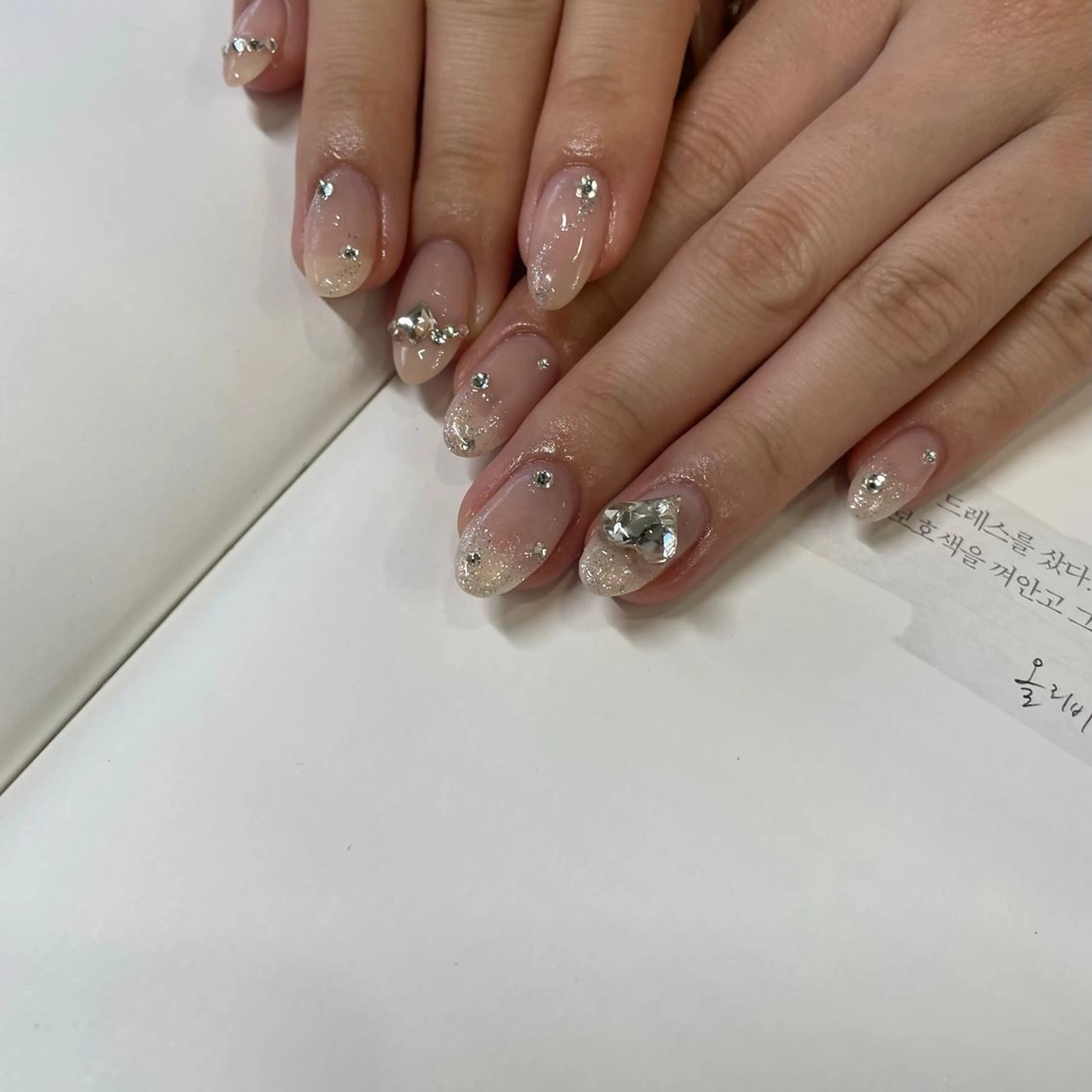 ネイル ハンドネイル ネイルズシャトン🪡 ネイリスト齊藤のネイルデザイン