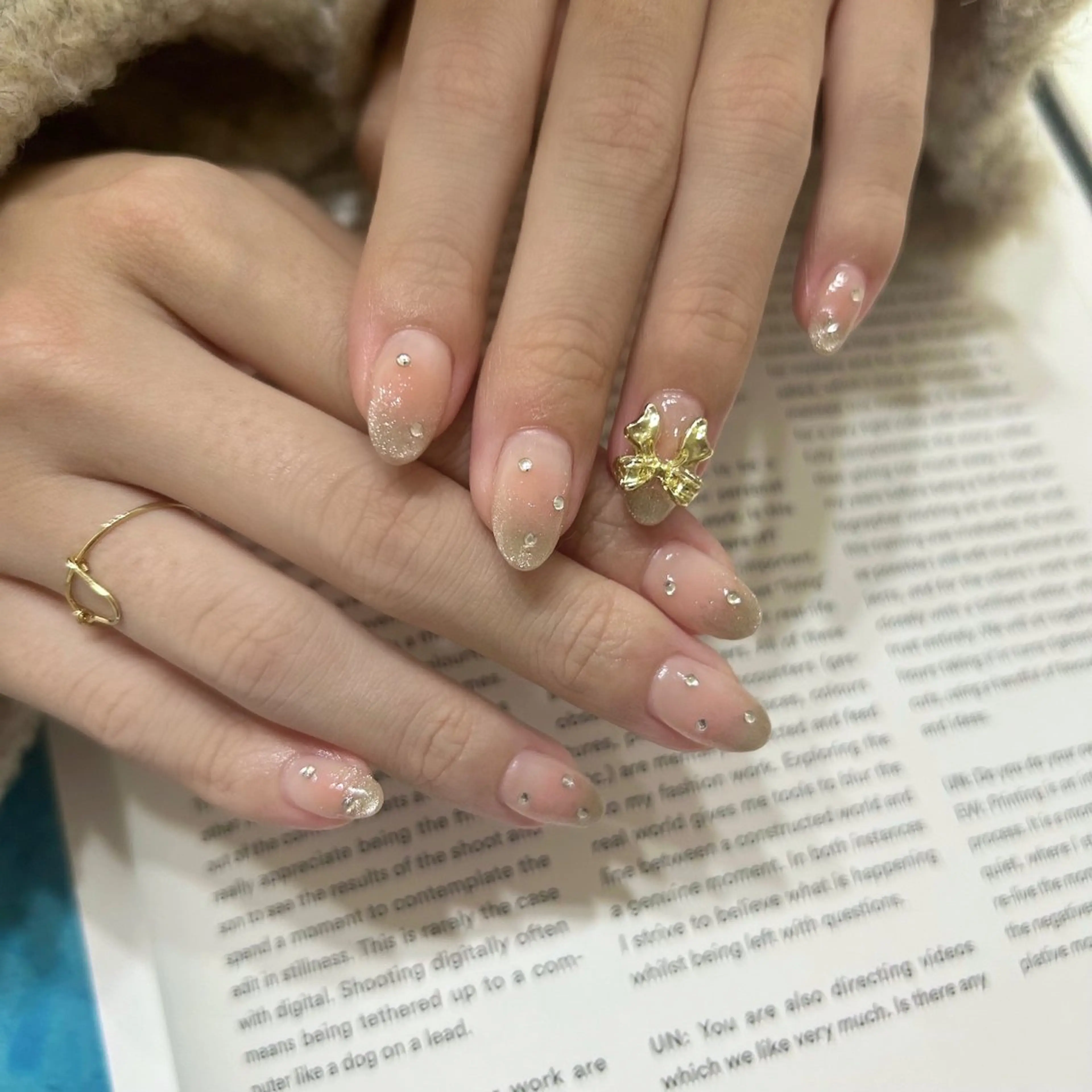 ネイル ブルー フットネイル ジェルネイル キラキラネイル 韓国ネイル ハンドネイル RooM -produce by maynail-所属・RooM -mizuki-のネイルデザイン