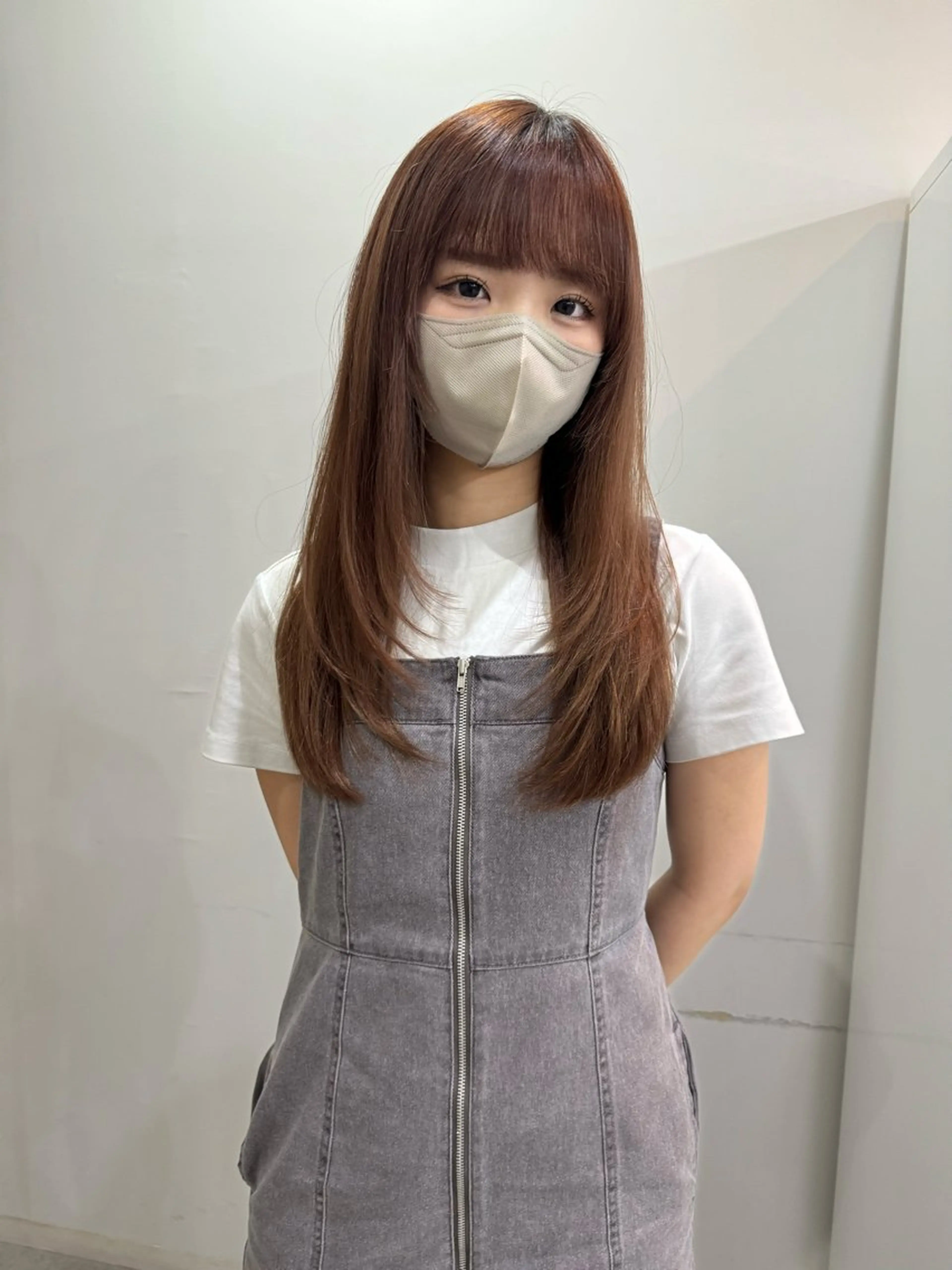 ロング レイヤーカット 切りっぱなしボブ/ ブリーチカラー/大塚のヘアスタイル