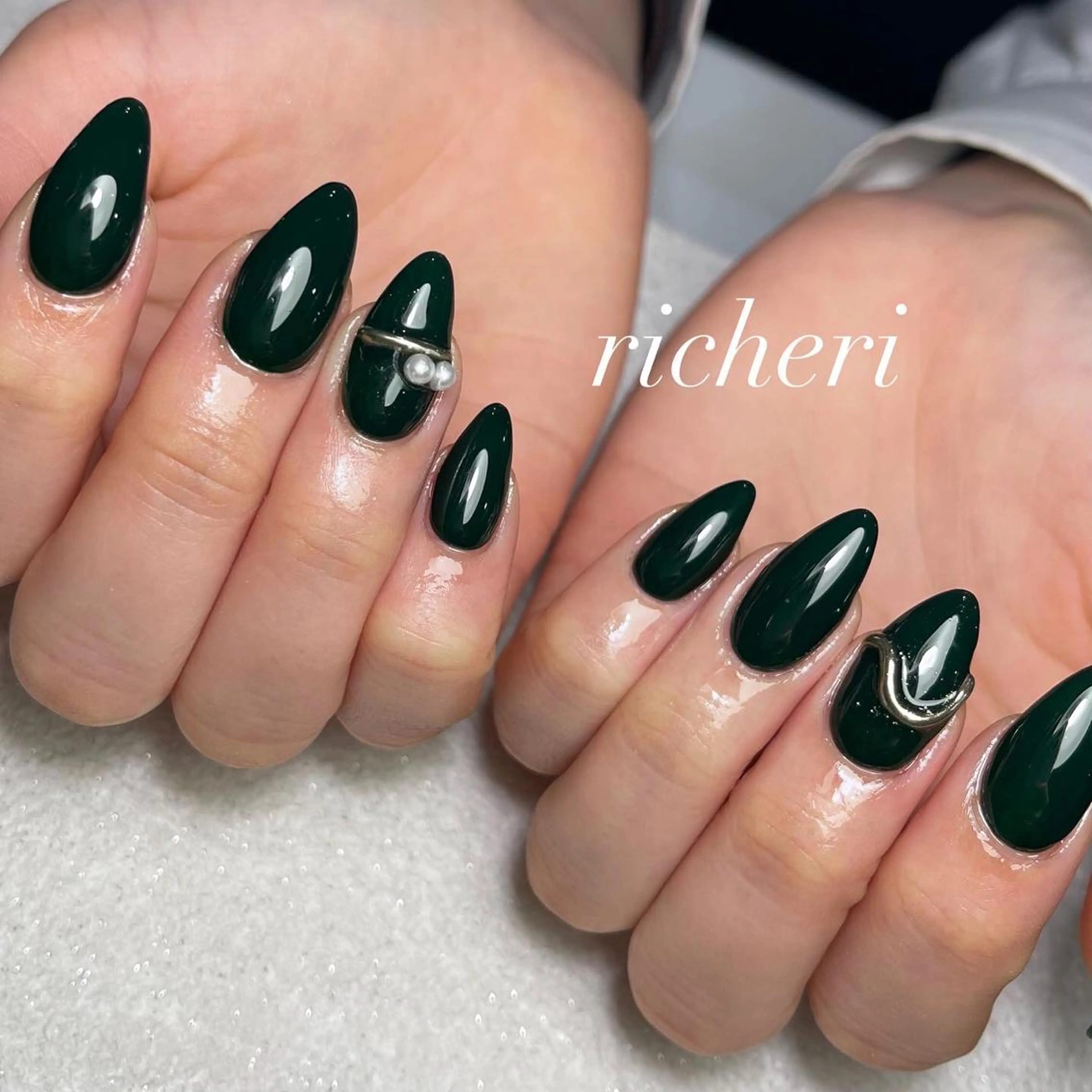 ミディアム ネイル 韓国風ヘア アートネイル フレンチネイル ジェルネイル ガラスフレンチ richeri beautyのエステ・リラクイメージ