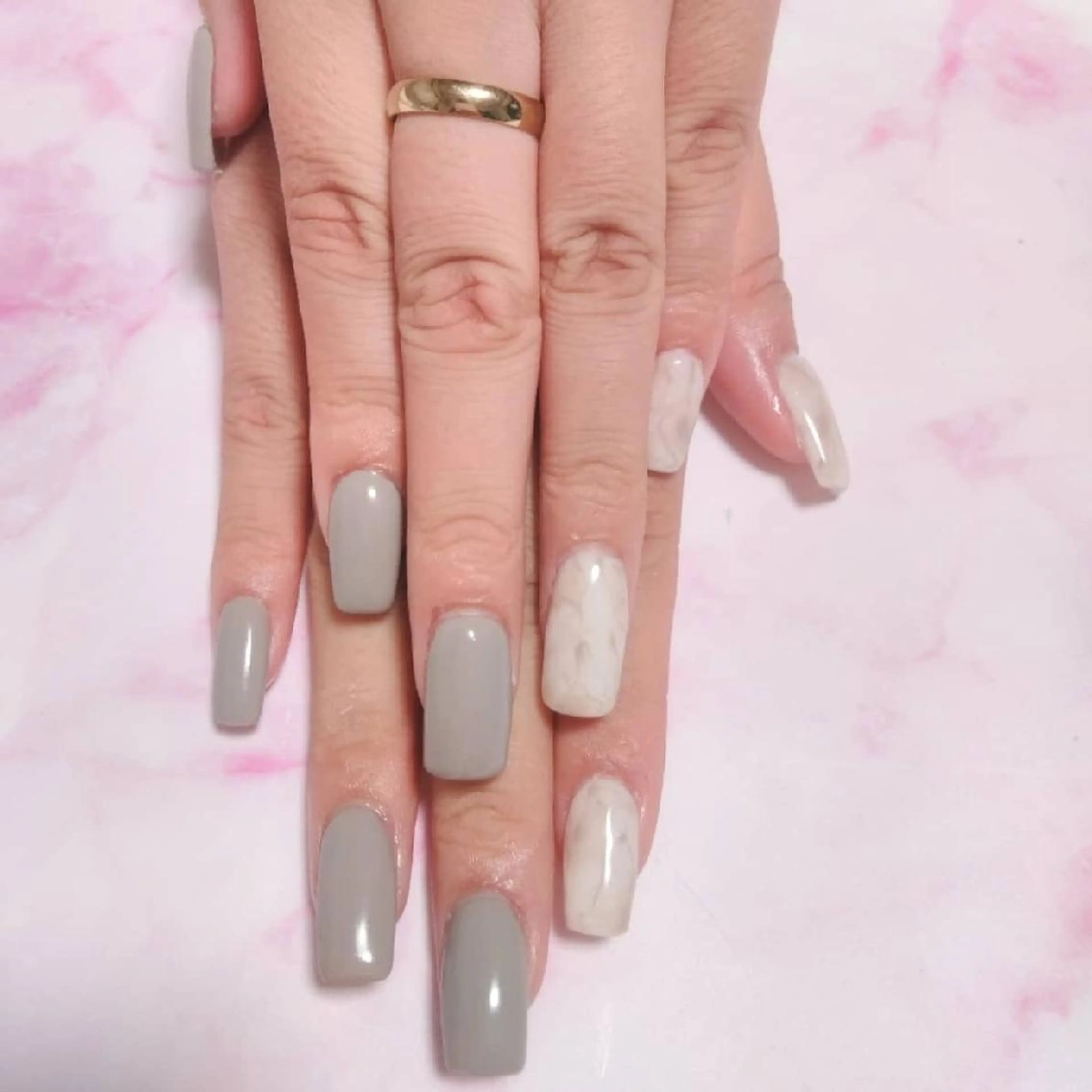 ネイル エステとネイル ローズコンフォートのネイルデザイン