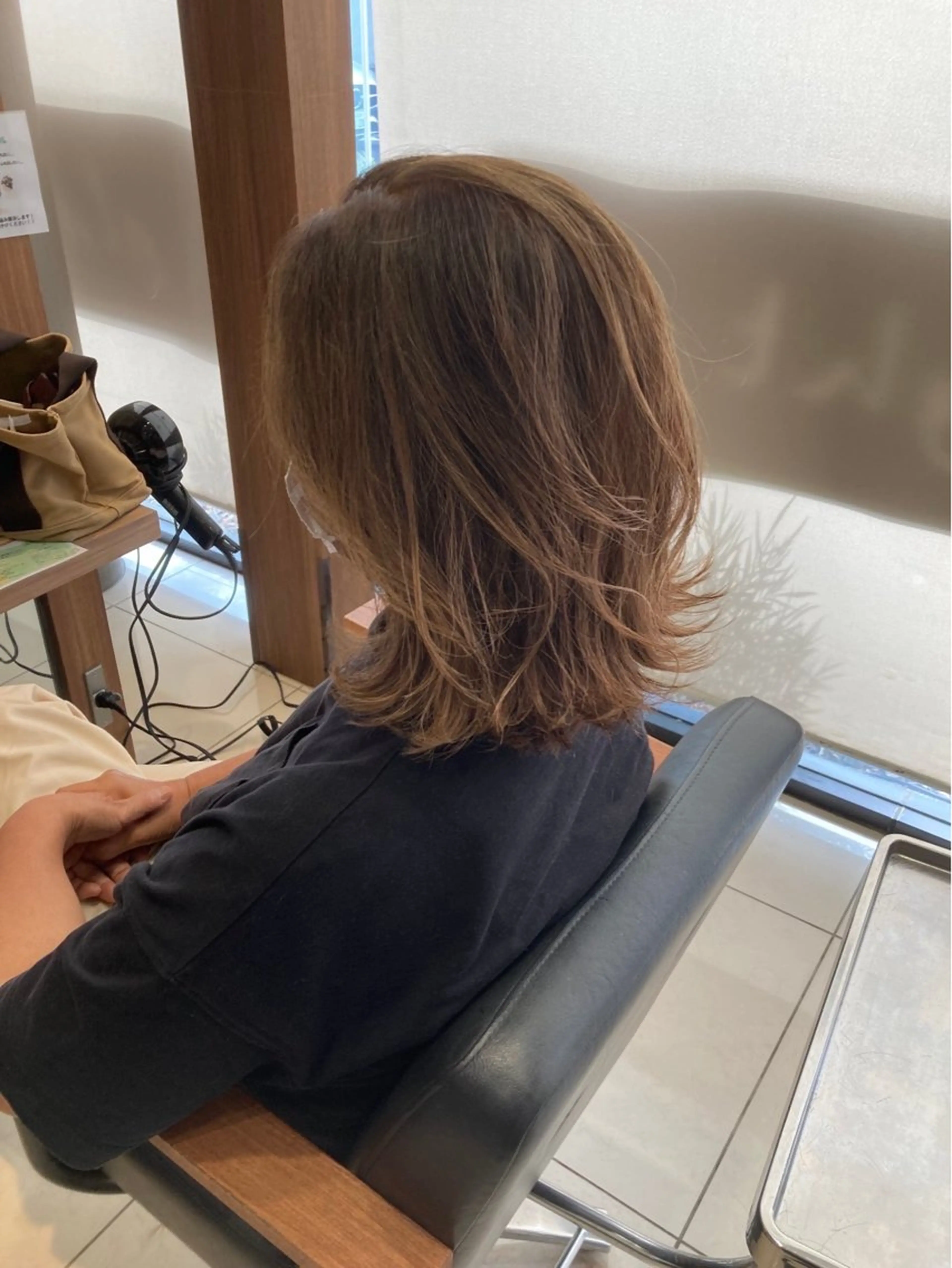 ミディアム カット 小嶺 歩夏のヘアスタイル