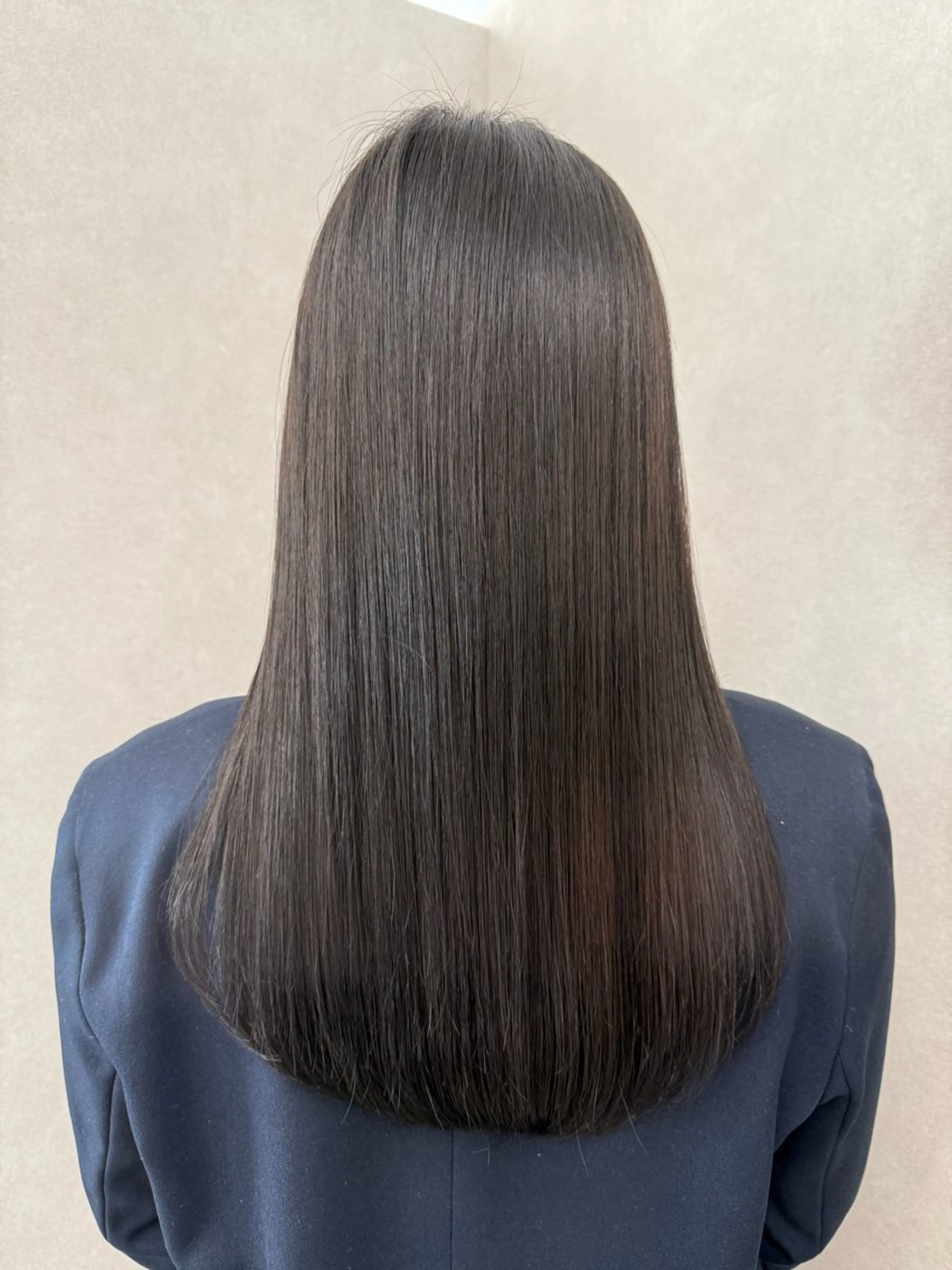 ロング 炭屋 波音のヘアスタイル