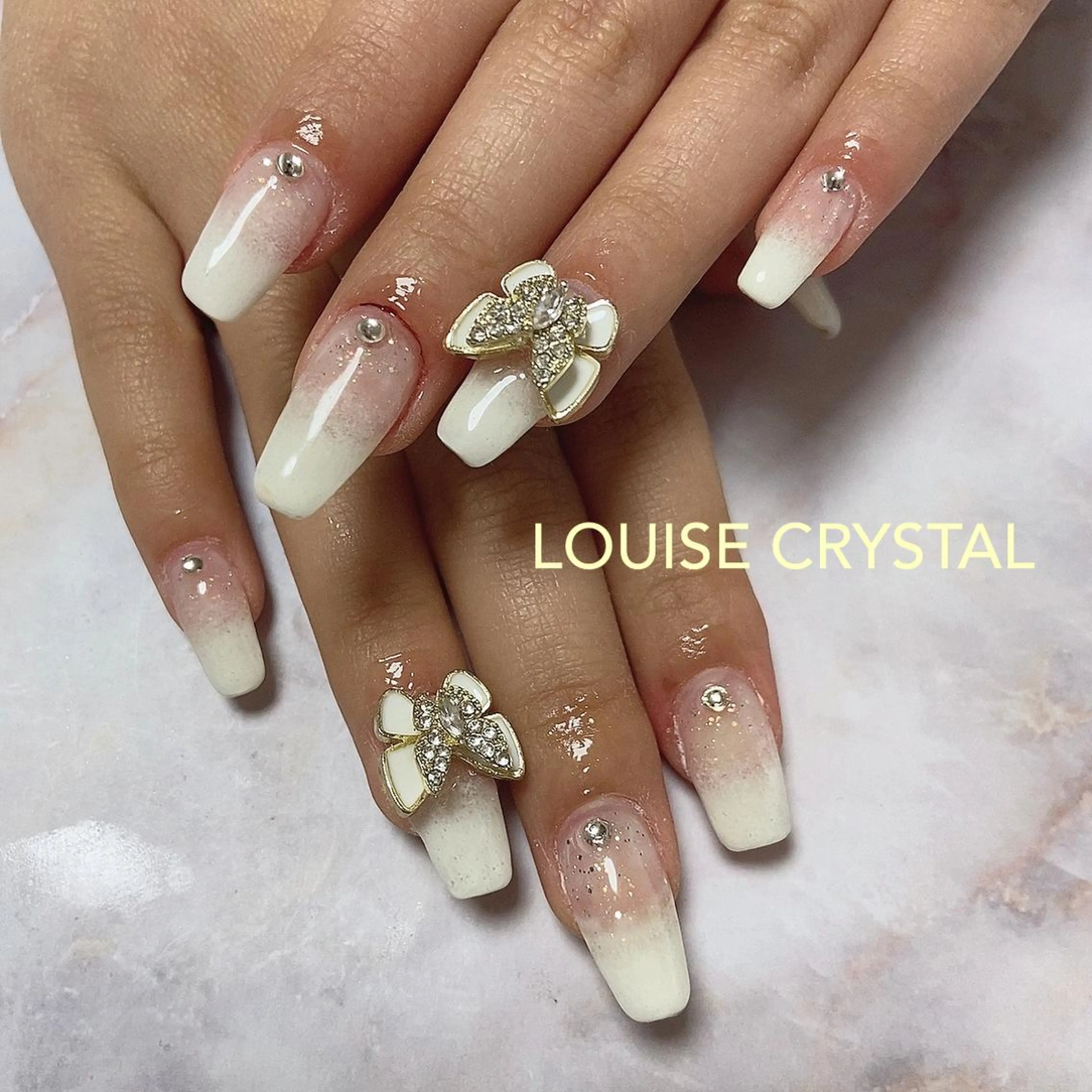 ネイル 持ち込み ハンドネイル LOUISE CRYSTALのネイルデザイン