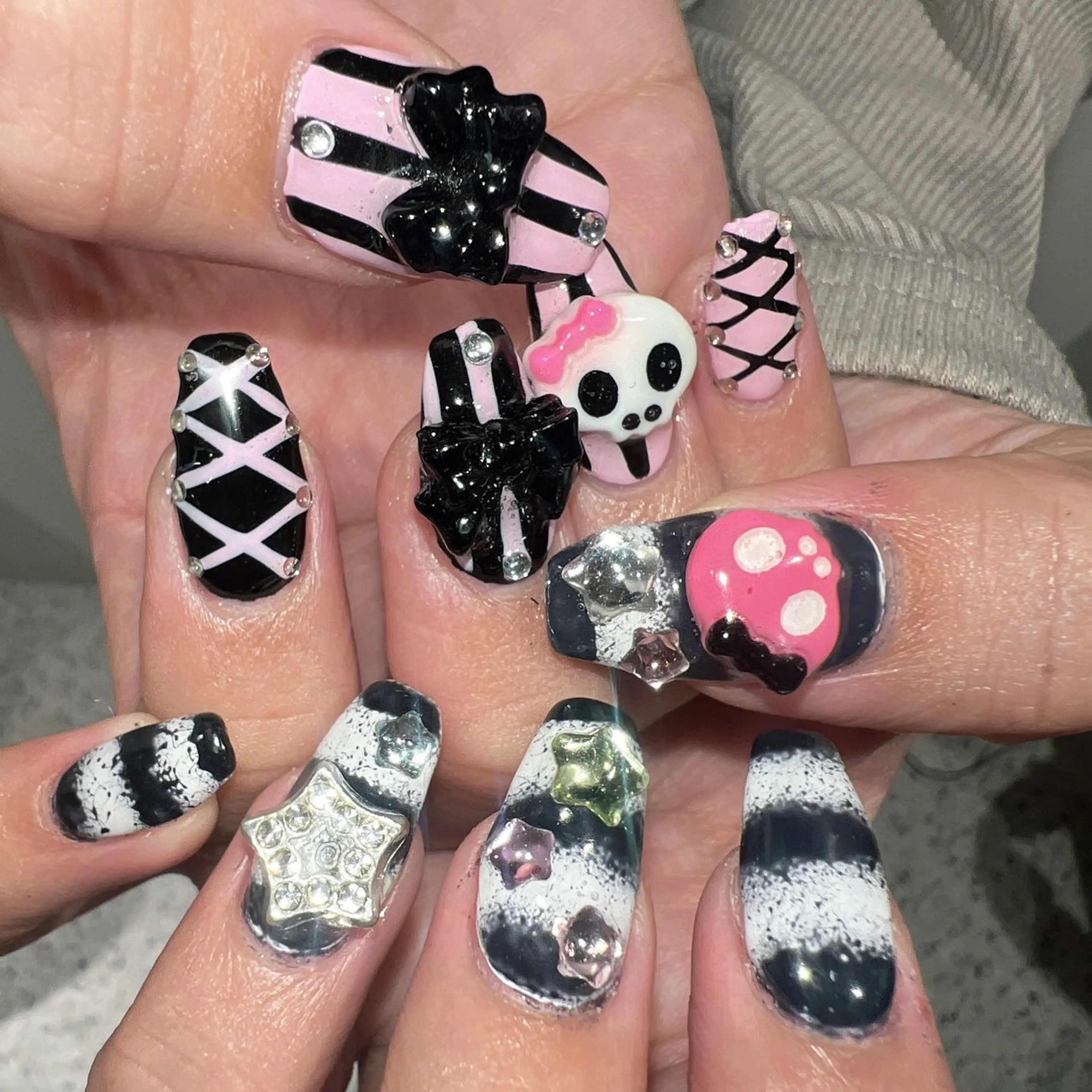 ネイル ハンドネイル 👽個性派ネイル🎀 komachiのヘアスタイル