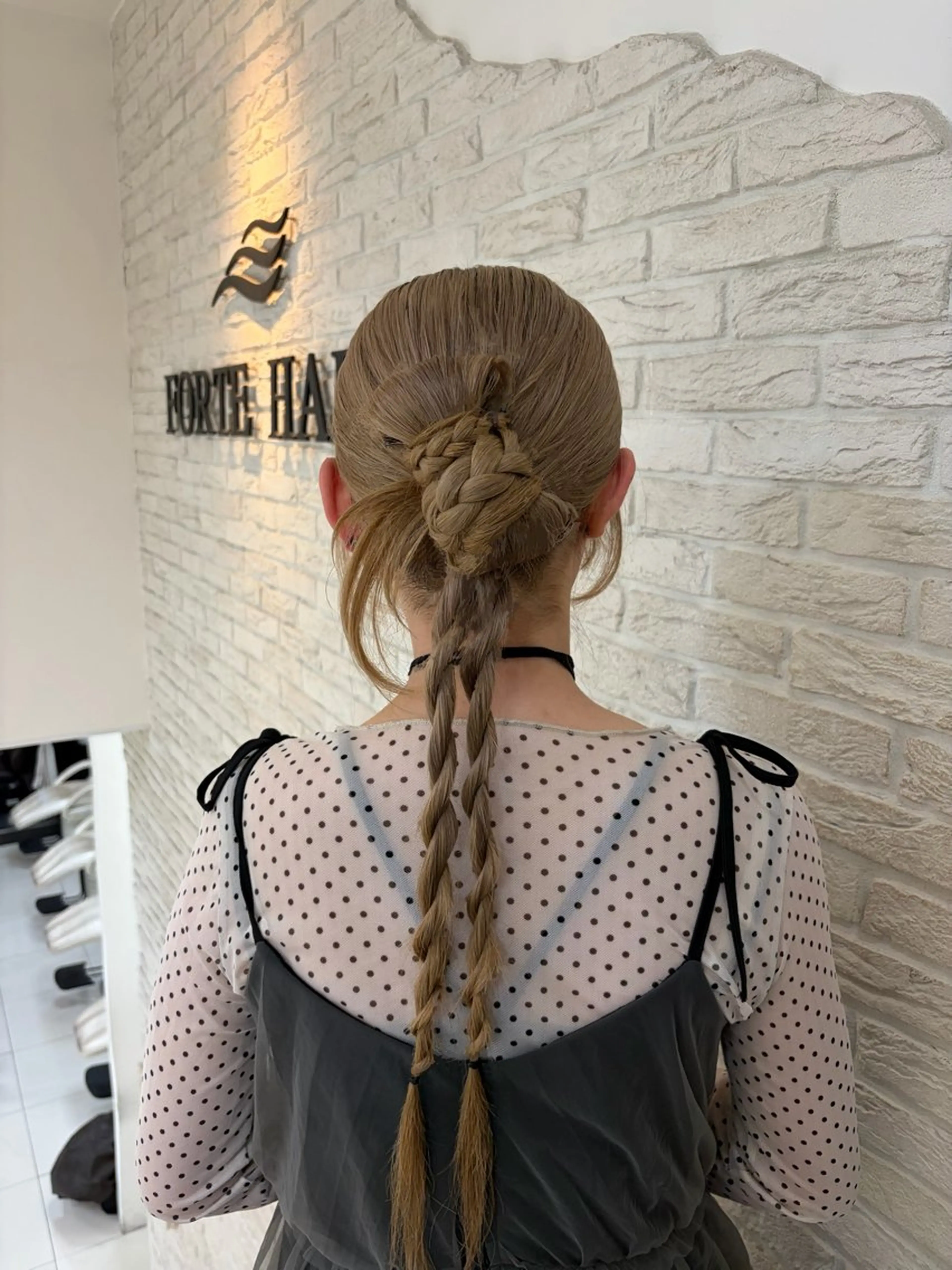 ロング ヘアアレンジ みなみ/レイヤー/ 透明感カラー/顔周りのヘアスタイル