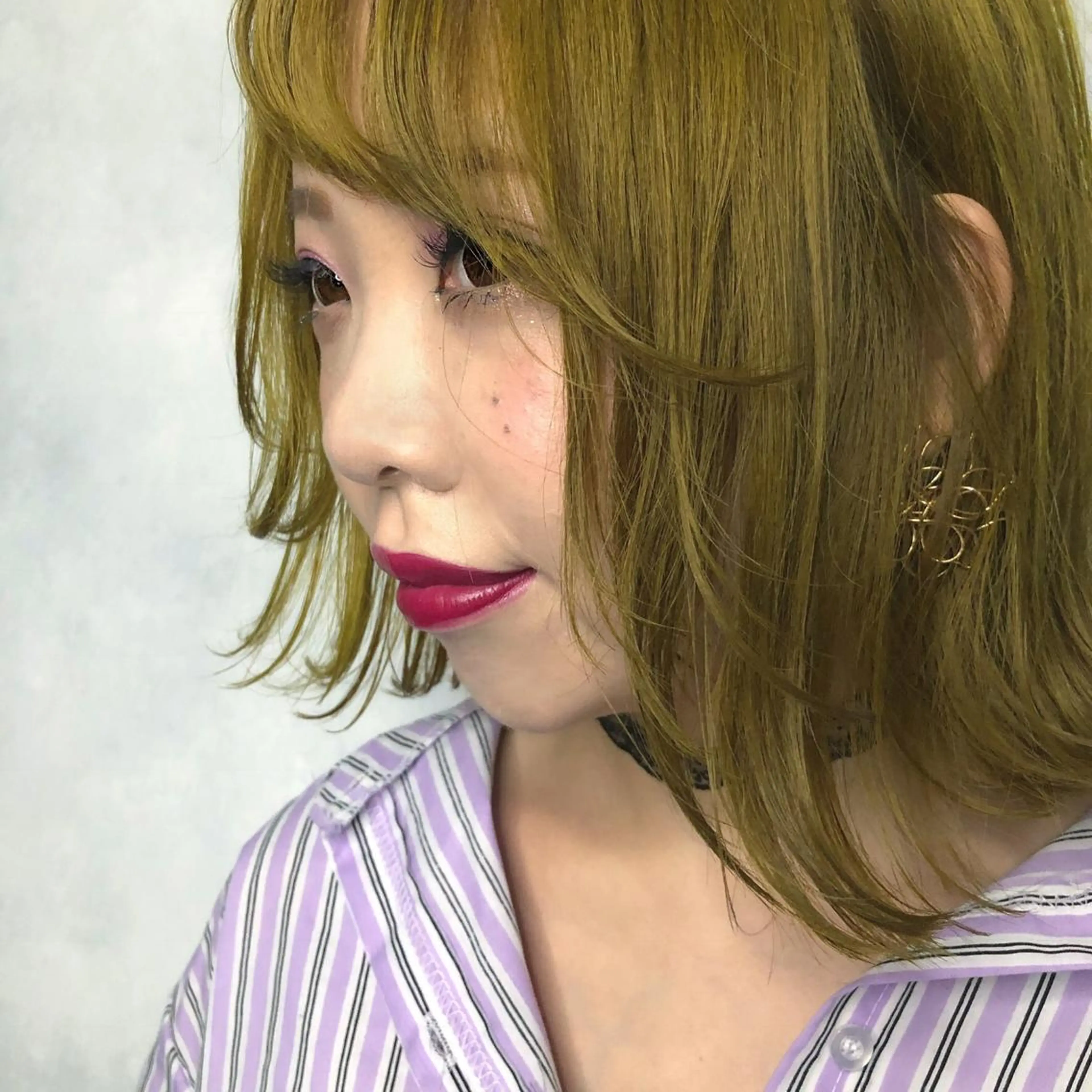 ミディアム カラー ブリーチ ハイトーンカラー イエローカラー ORIKA 美容室のヘアスタイル