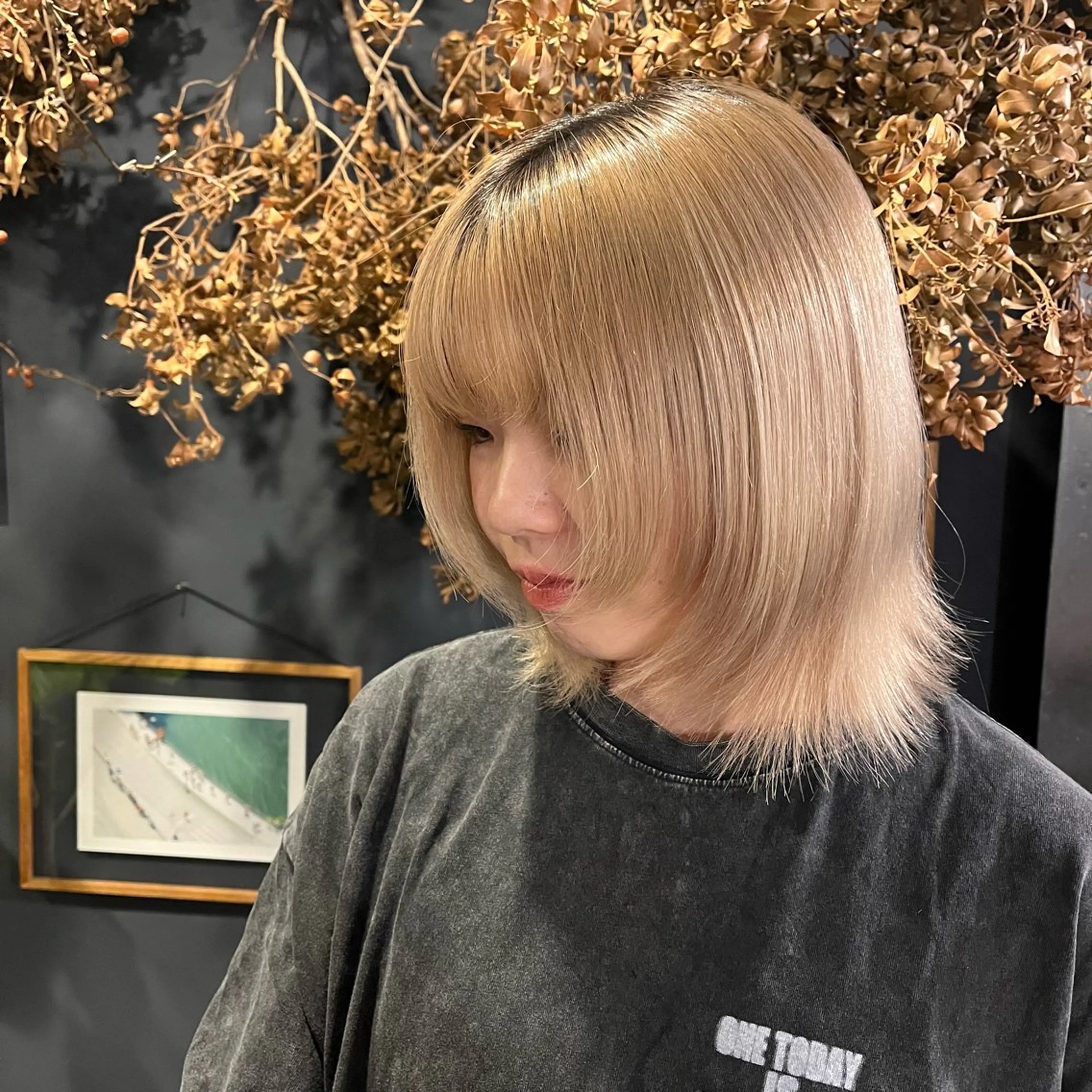 ミディアム ミディアムレイヤー レイヤーカット 岸本 まほのヘアスタイル