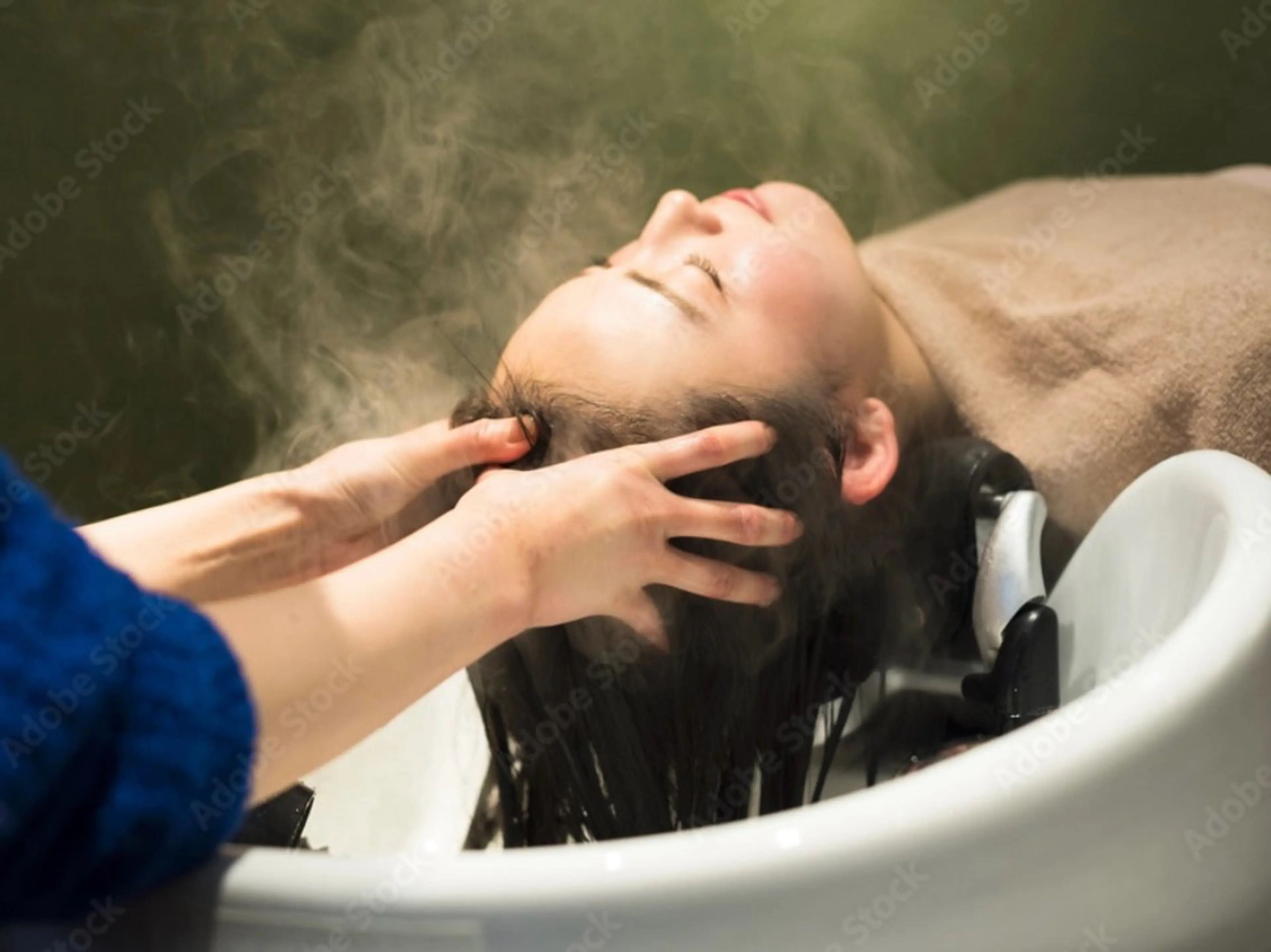 【髪も頭皮もスッキリ】　　　　　　　　　　　　　　　　　ヘッドスパ（15分）＋カットの写真