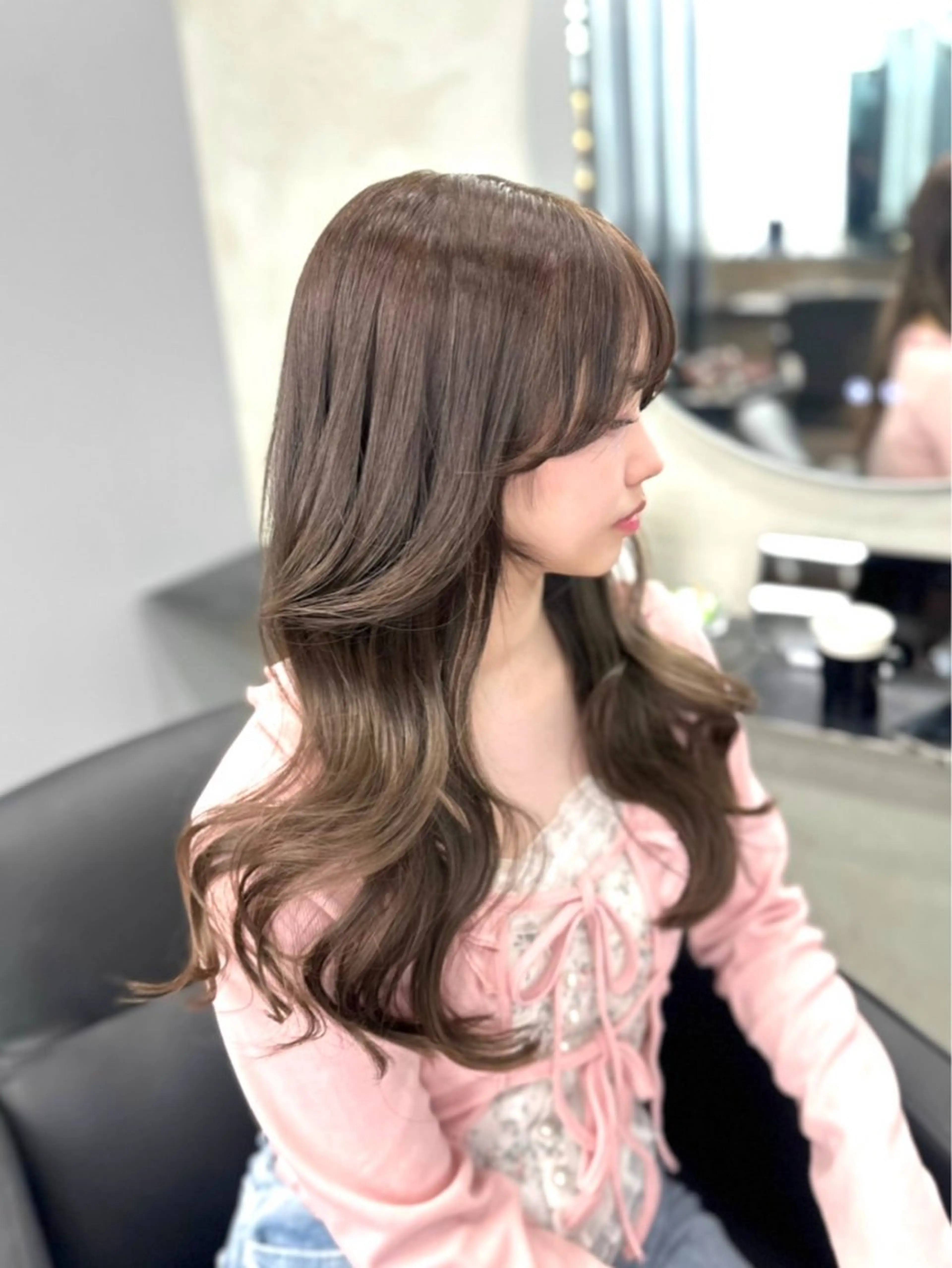 ロング カラー ヘアアレンジ ベージュカラー ブリーチ 透明感カラー ダブルカラー ヘーゼル カット ヘアカラー トリートメント youres hair東新宿店所属・新宿⌇韓国風ヘア ⌇透明感カラーのヘアスタイル