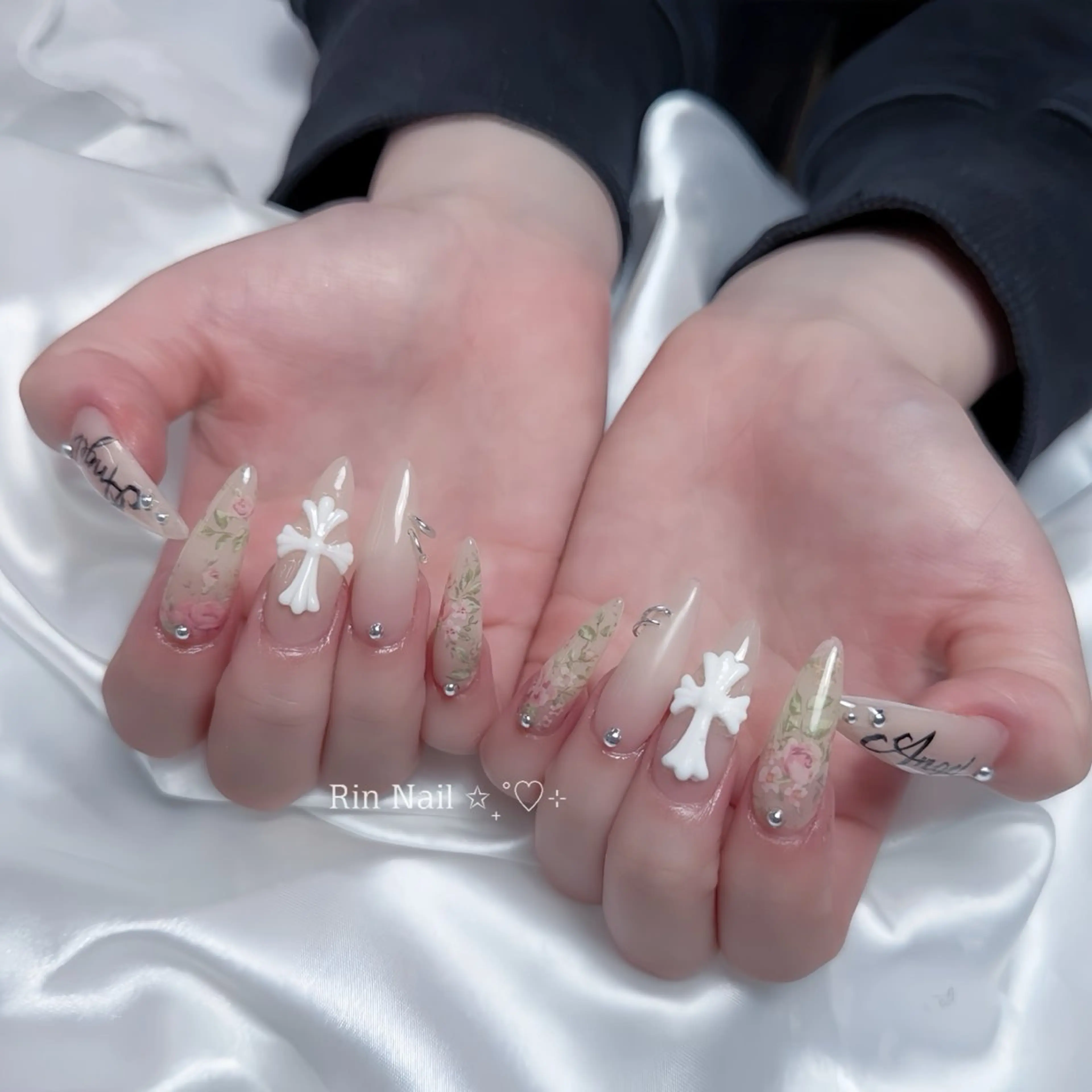 ネイル アートネイル チークネイル ジェルネイル ロングネイル マグネットネイル ハンドネイル Rin Nail 新大久保店のネイルデザイン