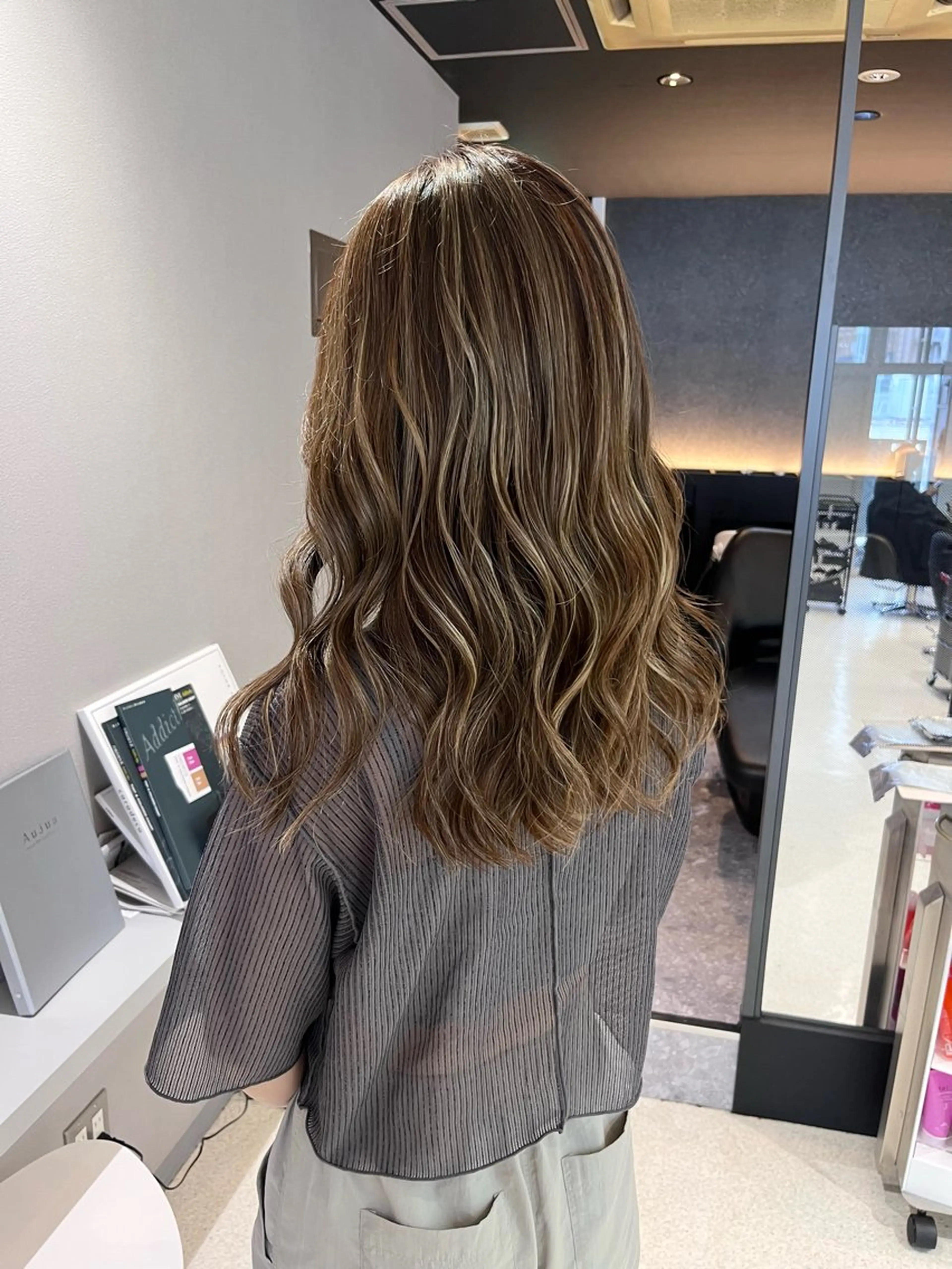 ロング カラー ハイライトカラー ハイライト KANA🎀韓国 🇰🇷ハイライトのヘアスタイル