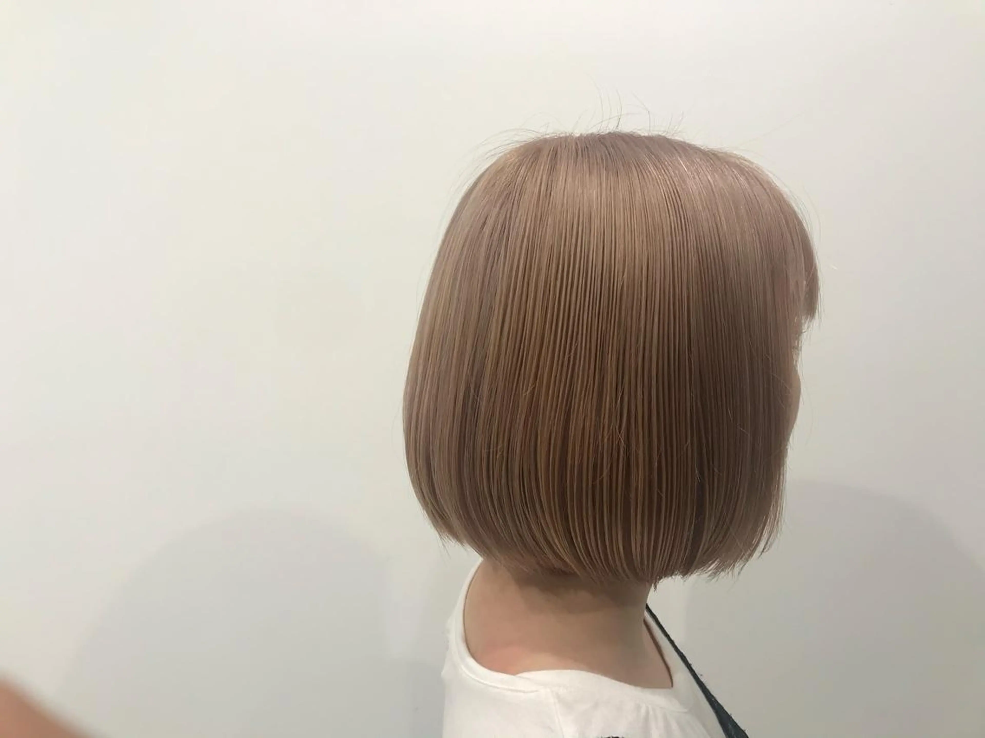 ショート カラー ヘアカラー Kro ハイトーン×ブリーチのヘアスタイル