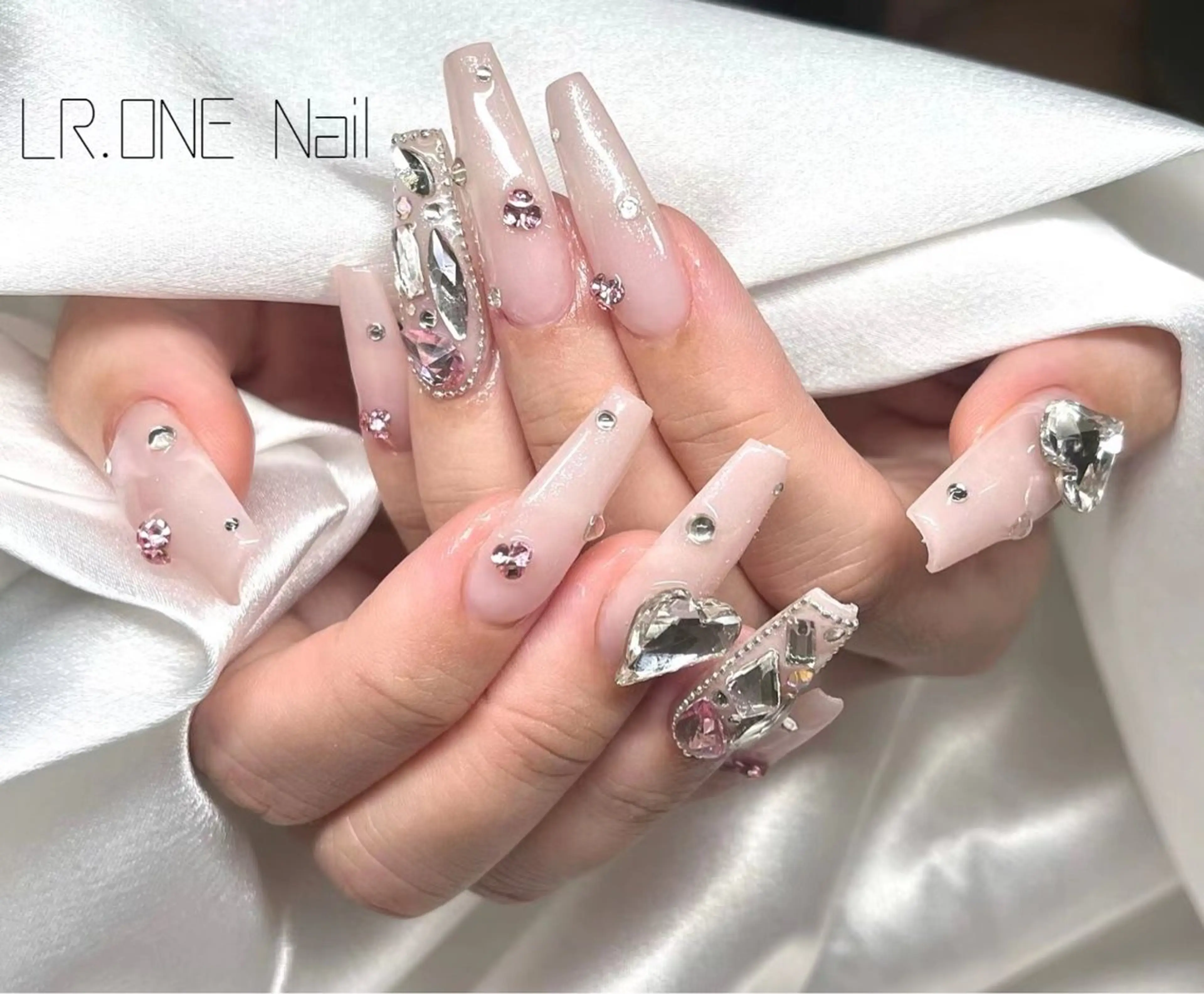 ネイル ハンドネイル LR.ONE ヨウのネイルデザイン