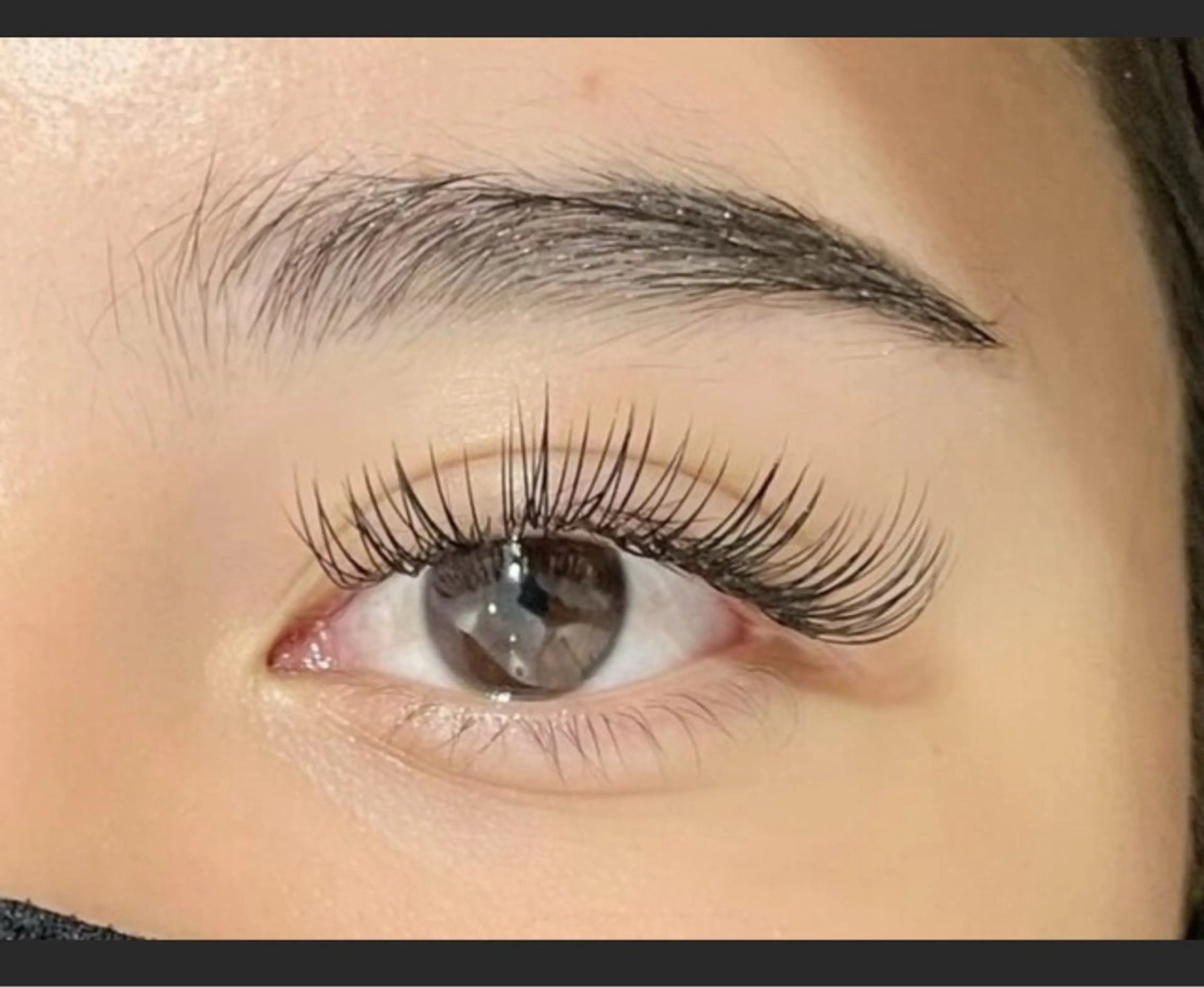 メガフラットラッシュリフト320本の写真