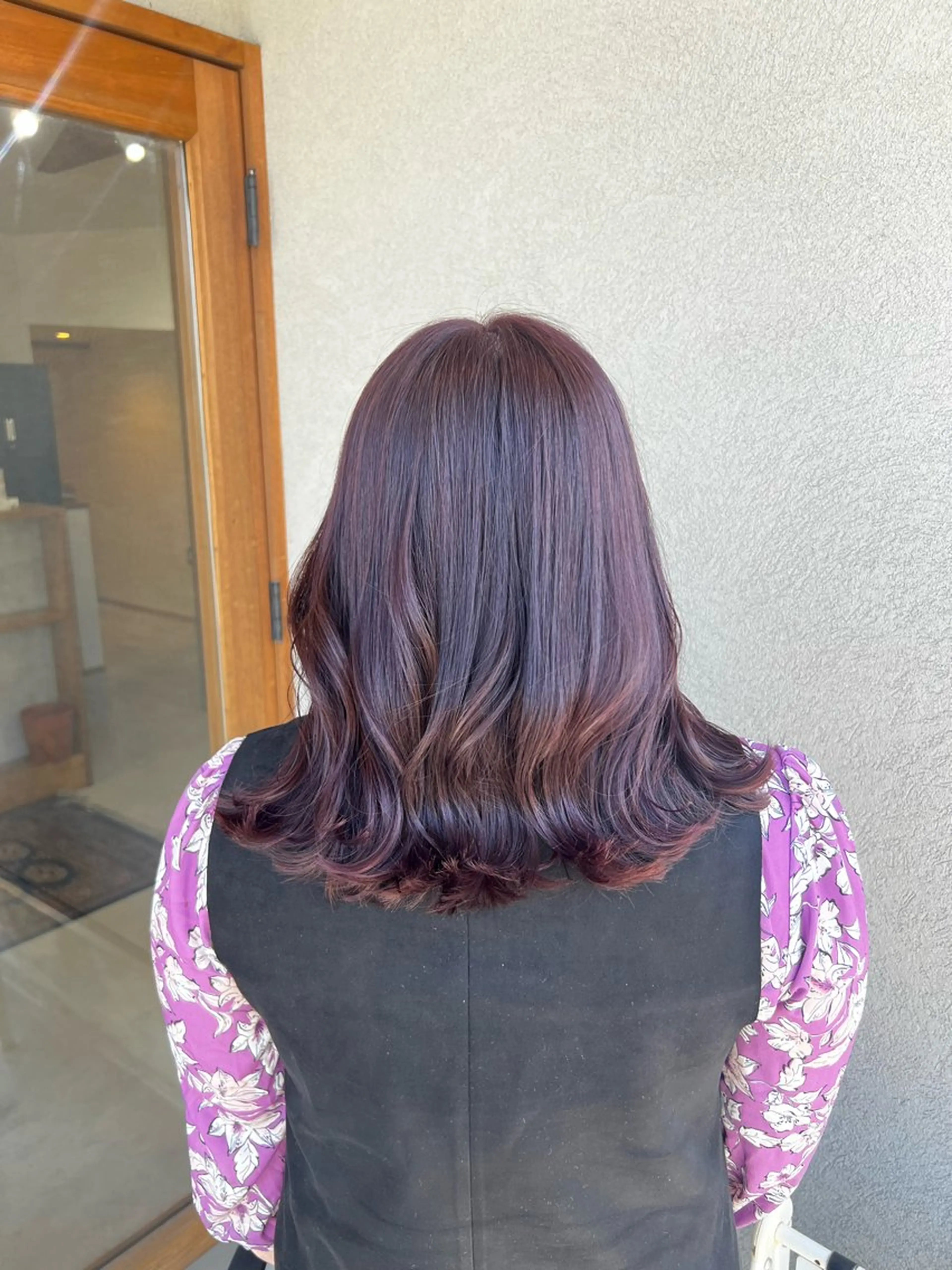 ミディアム カラー ブリーチ ブリーチなしカラー ピンクカラー ピンクパープル パープルカラー 浅岡 みちるのヘアスタイル