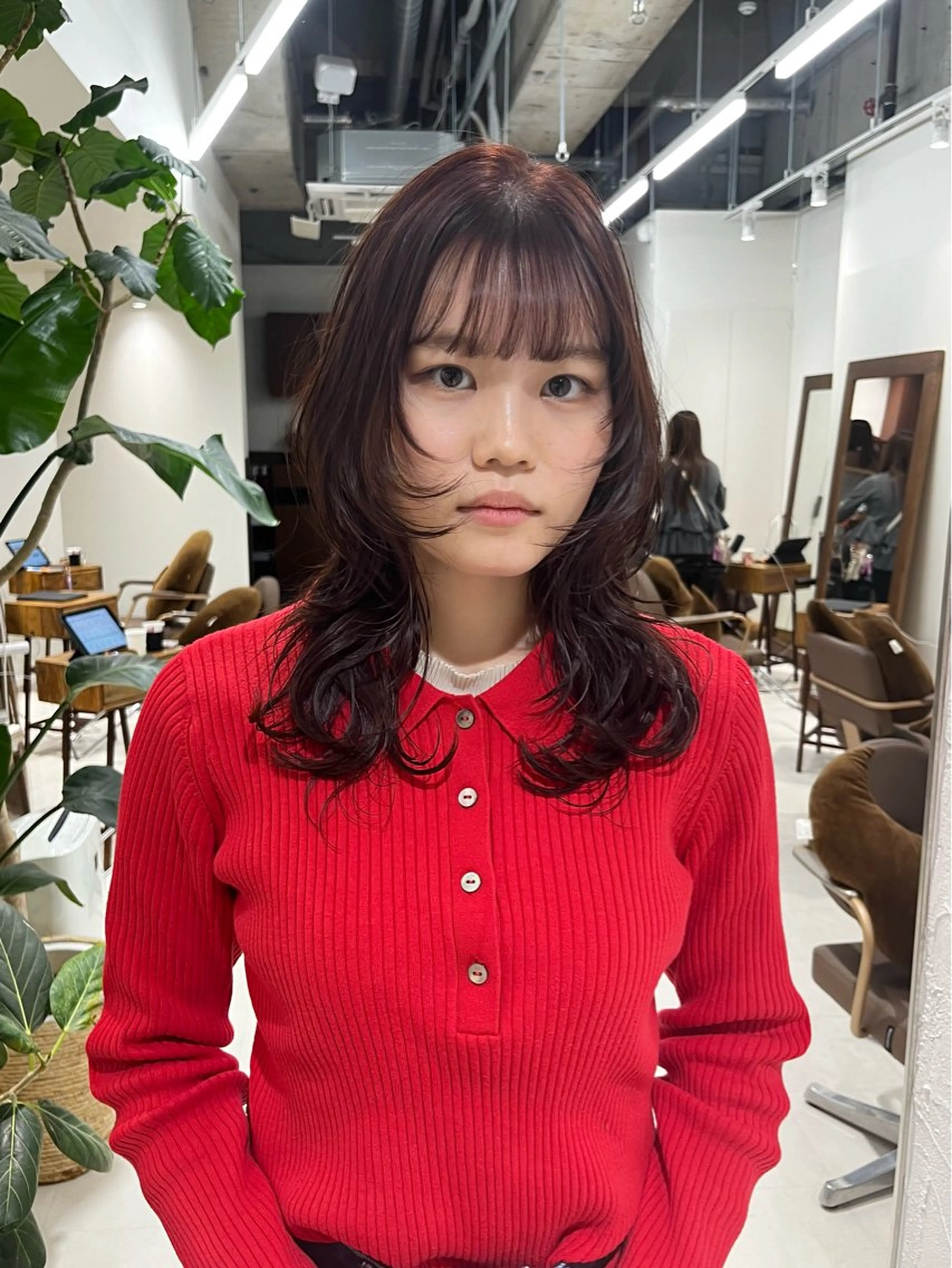 ミディアム カラー ブラウンカラー ラベンダーカラー ラベンダーブラウン レイヤーカット カット ヘアカラー トリートメント レイヤーカット/ブラ ウンカラー/河野凜のヘアスタイル