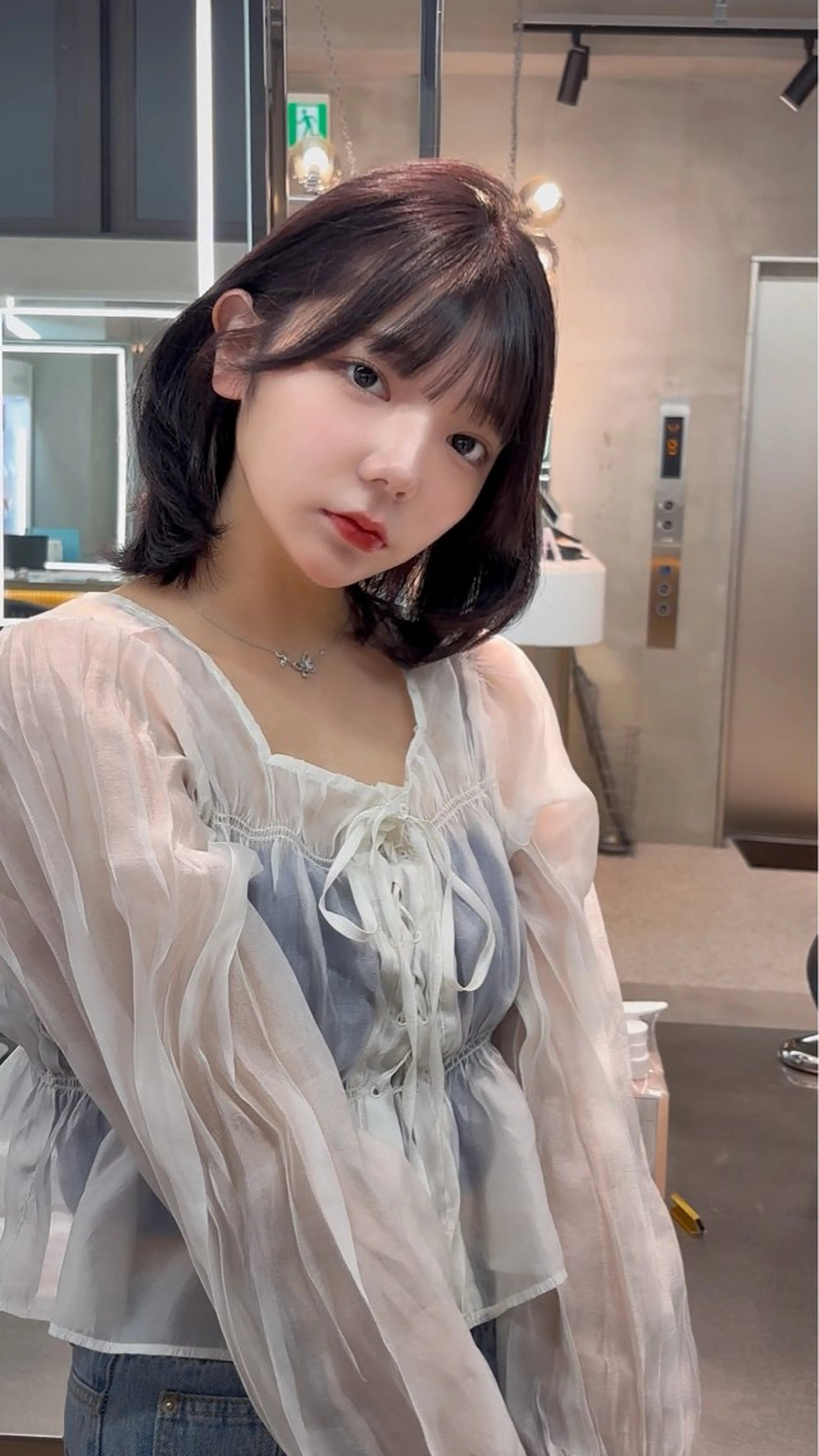 ミディアム カラー ミディアムレイヤー ブリーチ 透明感カラー ブリーチなしカラー 顔まわりレイヤー 【美髪矯正】 吉村　清志のヘアスタイル