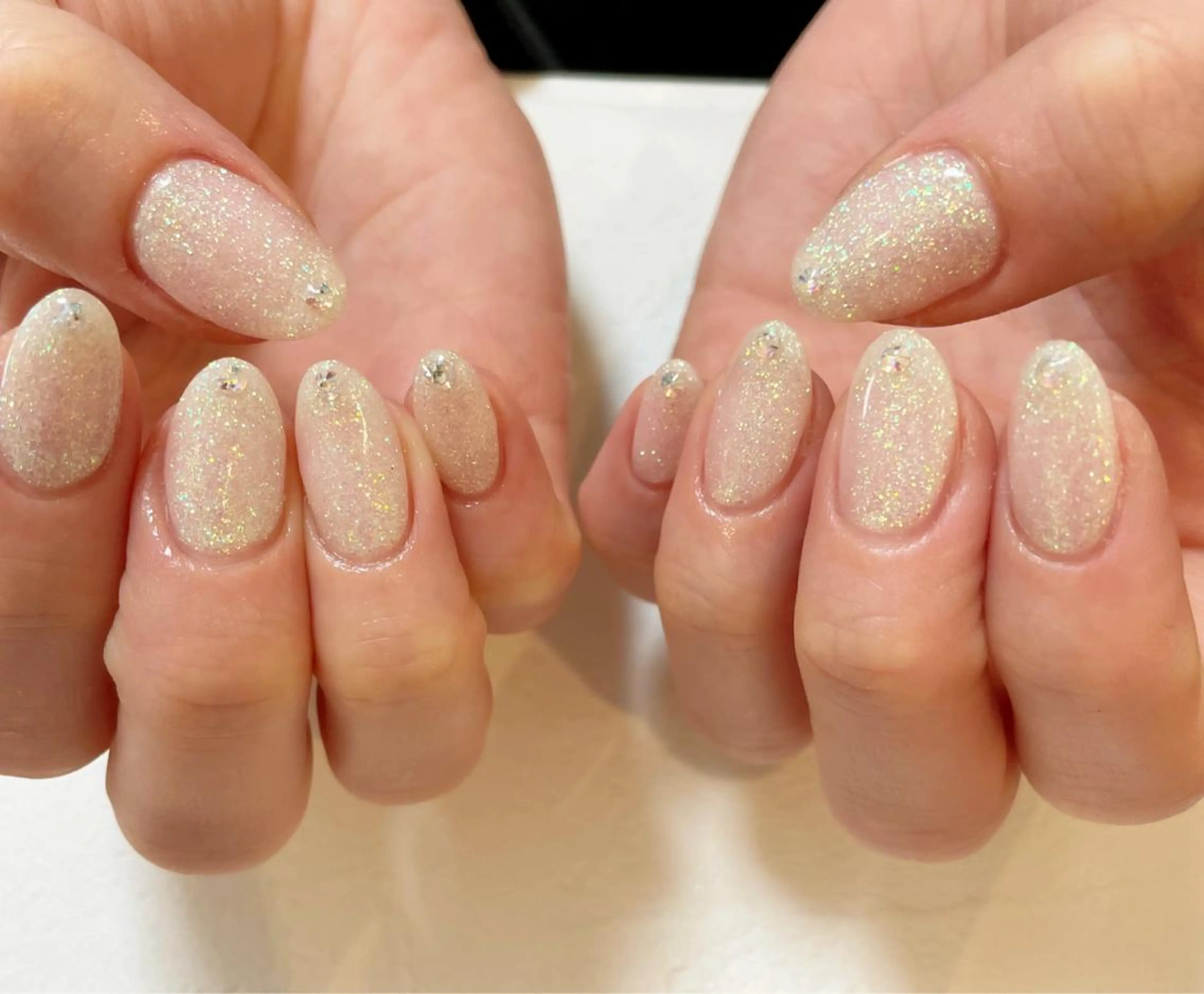 ミディアム ネイル キラキラネイル ワンカラーネイル Re:st〔リスト〕所属・ayane Re:st〔リスト〕のネイルデザイン